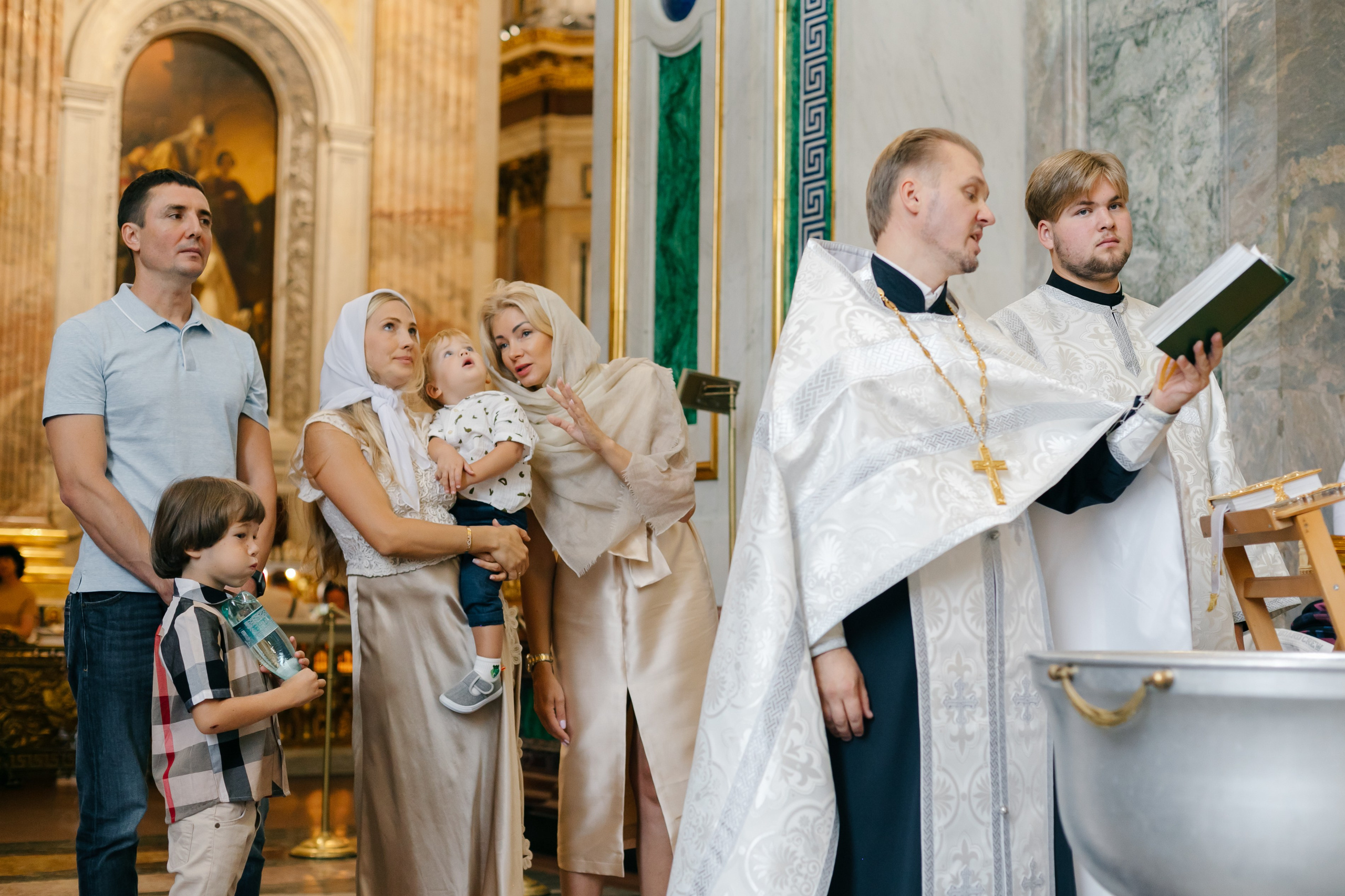 Крещение ребенка в Исаакиевском соборе СПб, крещение в церкви цена, крещение ребенка цена в спб невский район, можно крестить в исаакий, крещение в исаакиевском соборе санкт-петербурга 2023, как и где покрестить ребенка в спб, как записаться на крестины ребенка в исаакиевском соборе, фотограф на