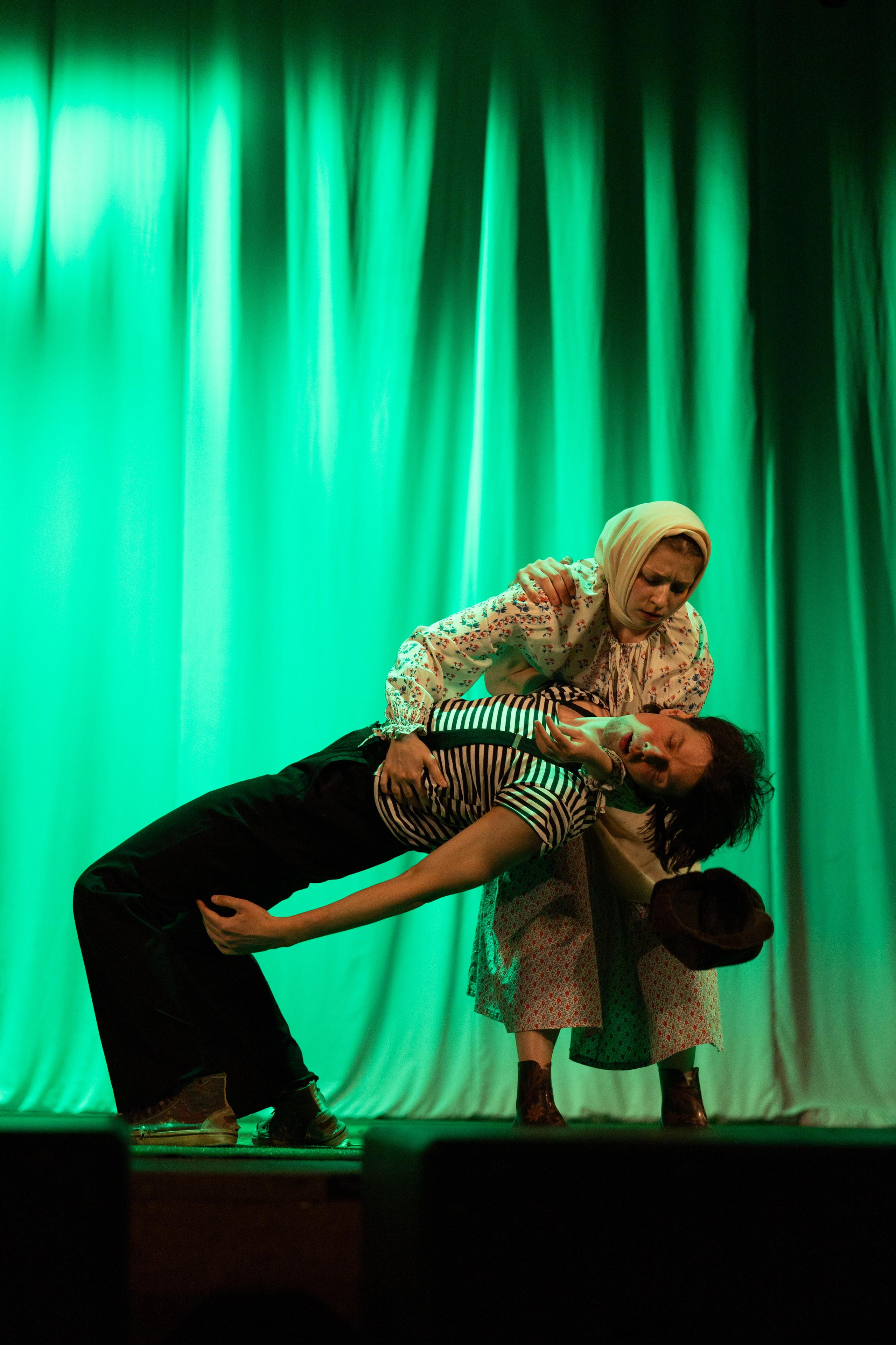 Спектакль Егора Дружинина «Всюду жизнь»