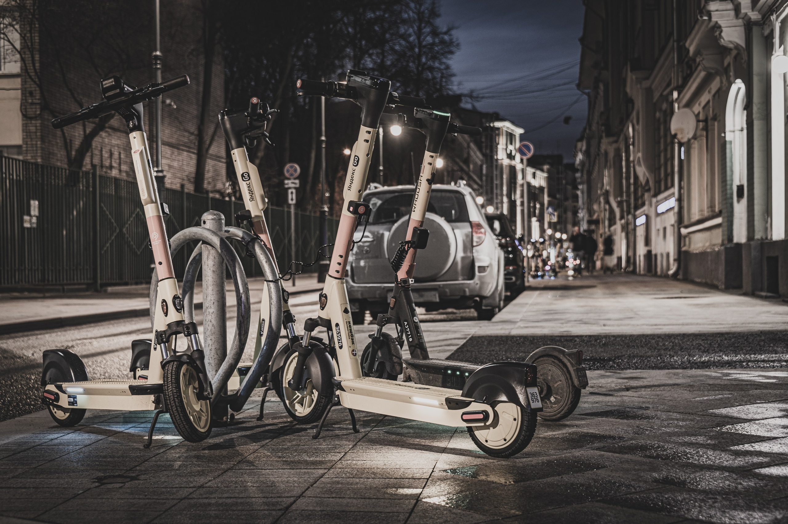 Фотопрогулка. Апрель 2023. Москва. Фотограф Роман Адлер