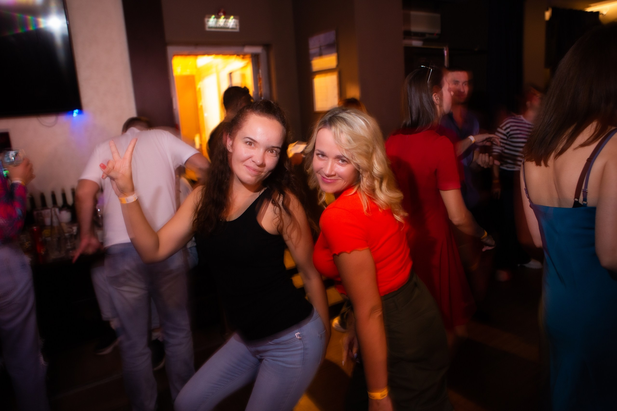 Лето, гуд бай! Клубная вечеринка | 25.08.23. Галерея Фантим