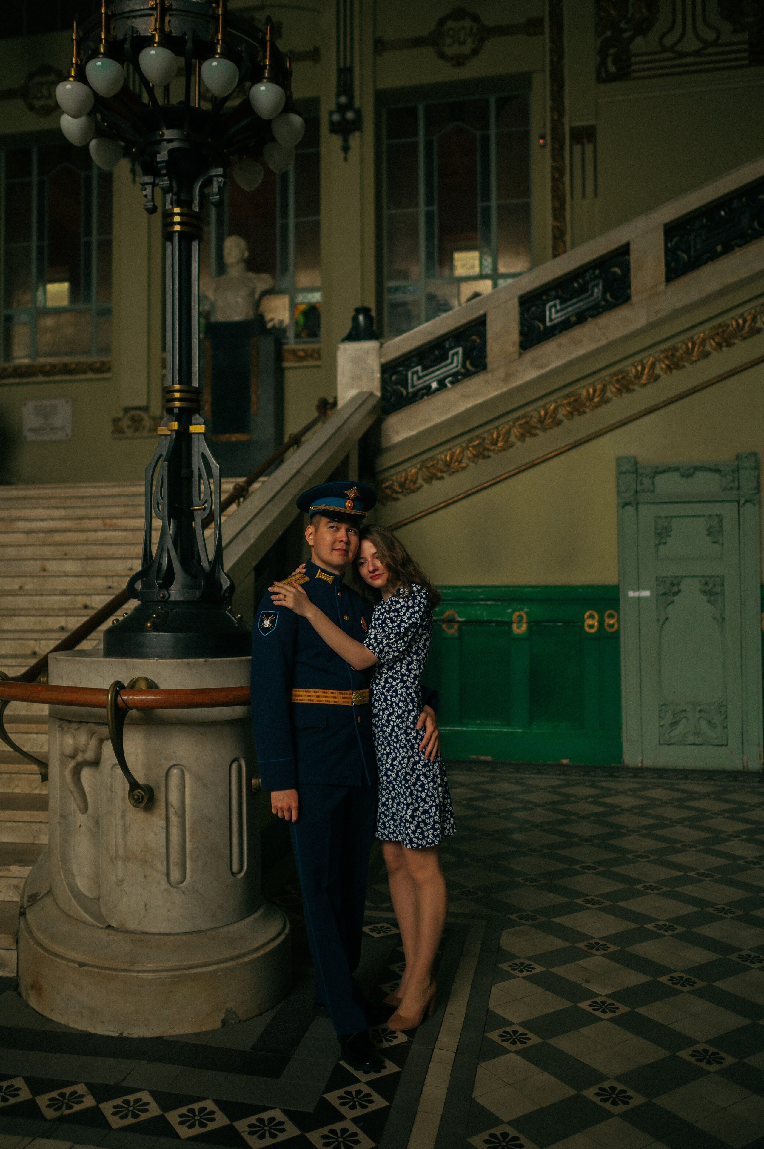 Love story на вокзале. Анастасия и Азамат. Семейный и свадебный фотограф в Санкт-Петербурге Яна