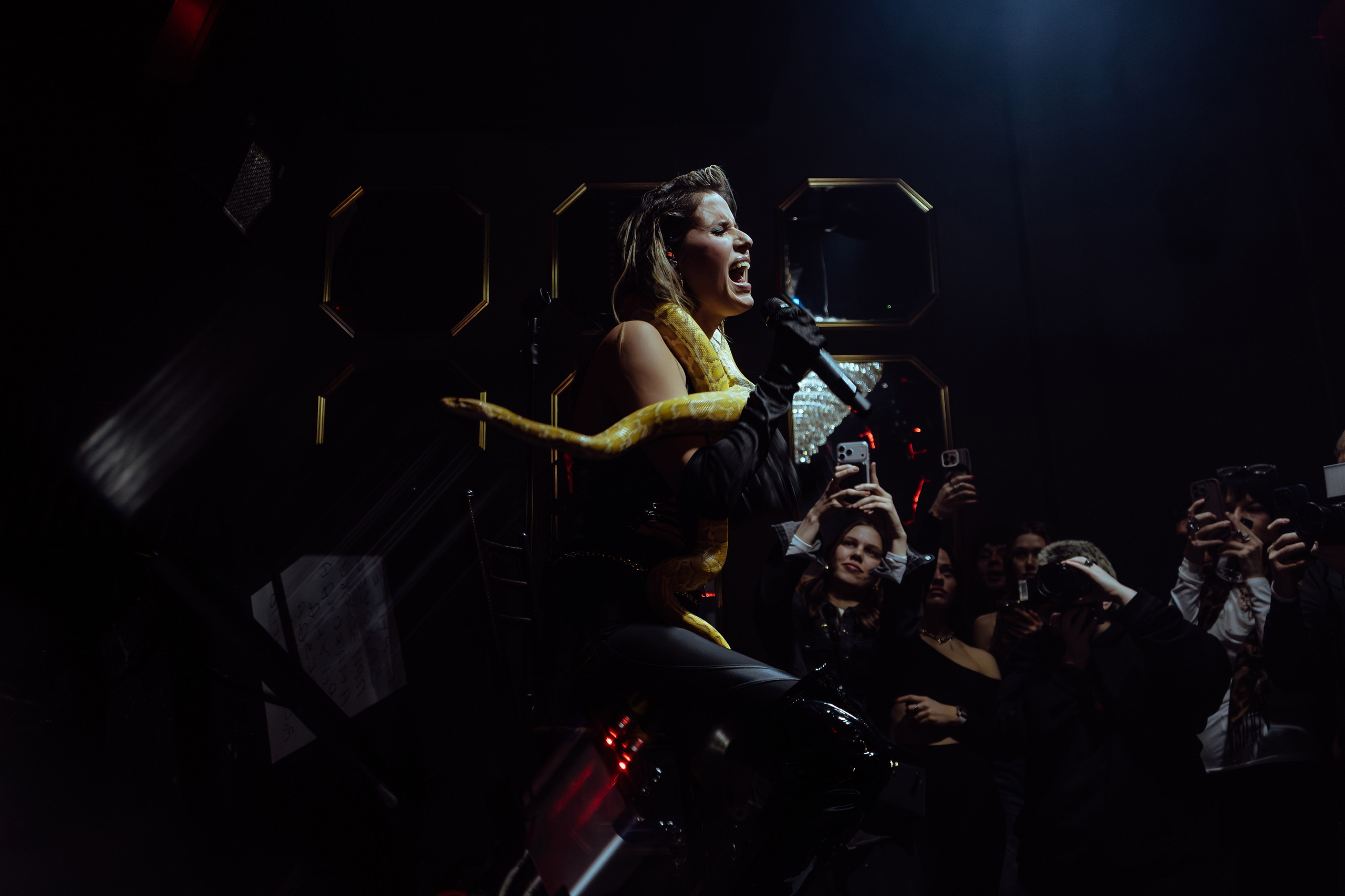 Репортжа с презинтации нового альбома певицы Elvira T — Ядовитая. Неразбитая. Никита Скрипник — ТЕАТР В СТИЛЕ ФЭШН