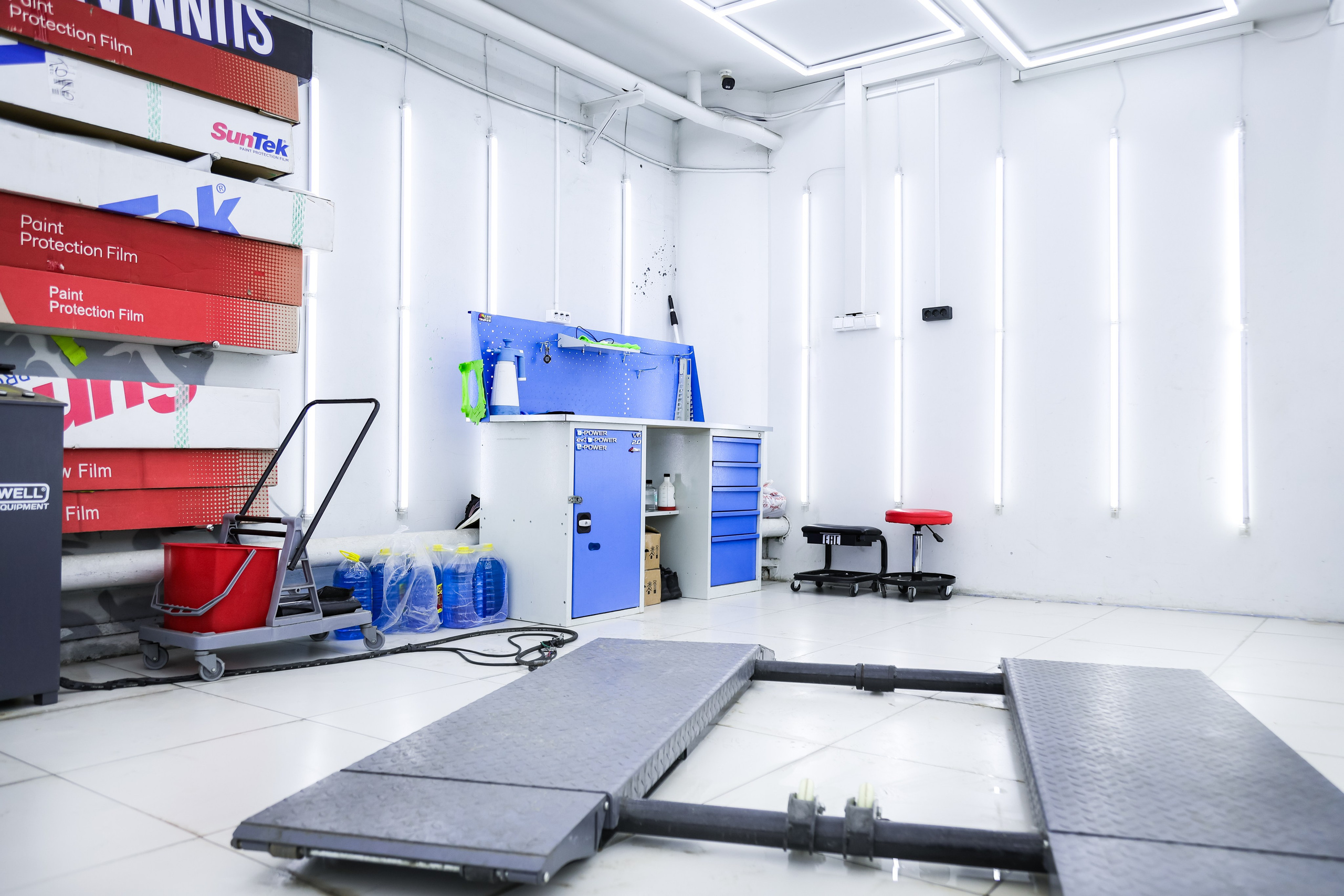 LUXE AUTO DETAILING. Mixturecaptures