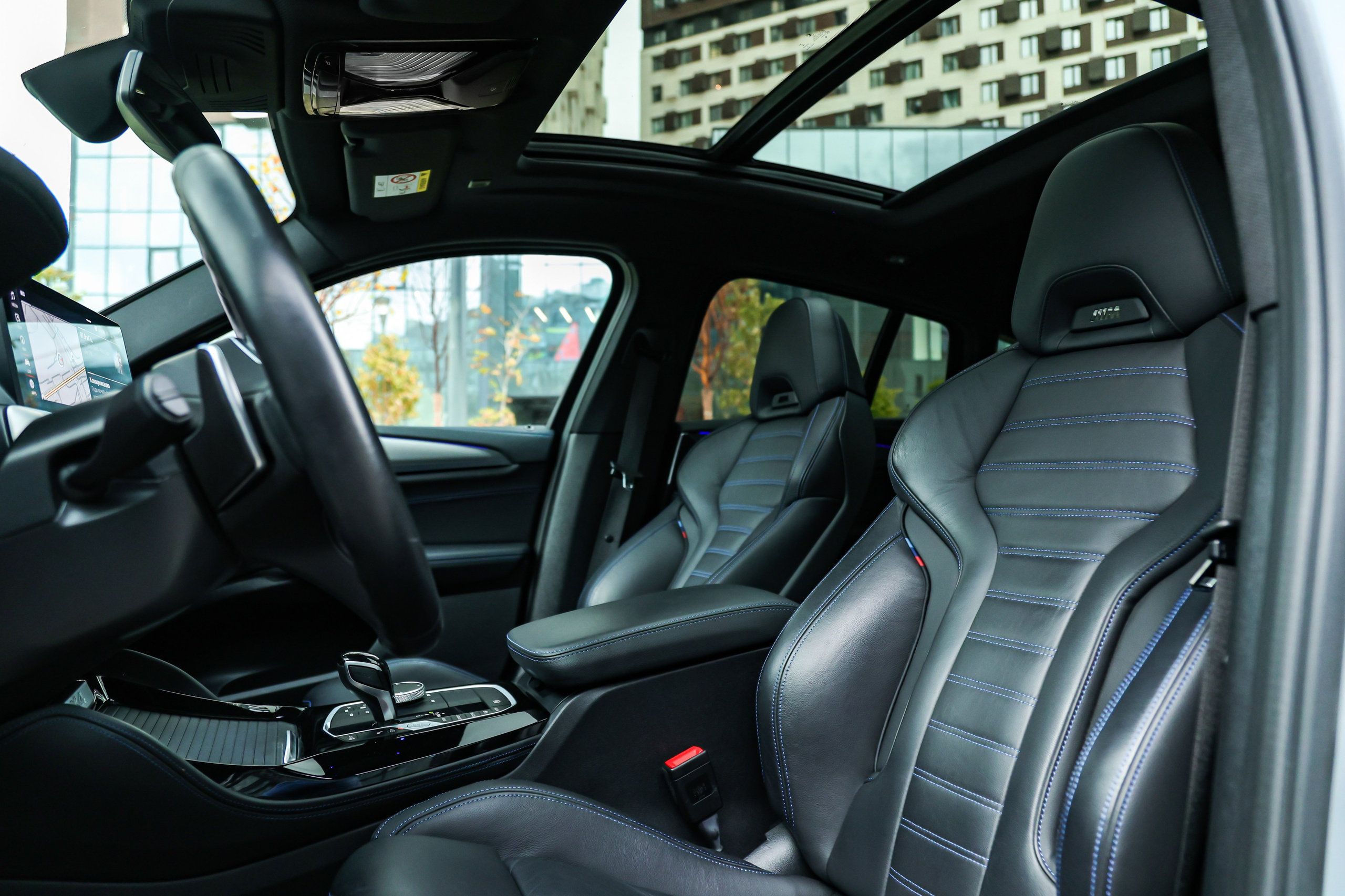 2021 BMW X4. Mixturecaptures