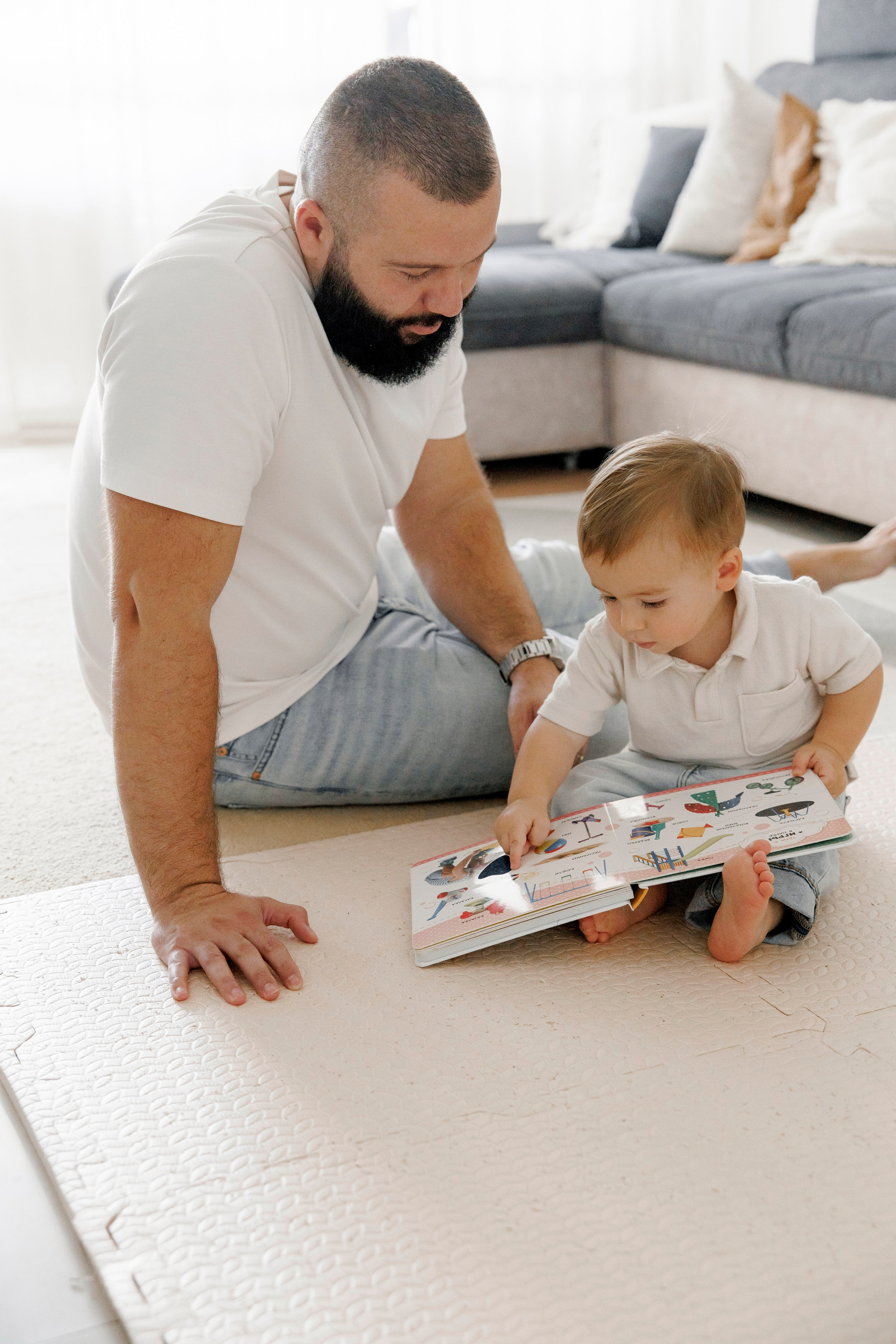 Pregnancy & Family photoshoot at home. Wedding and family photographer