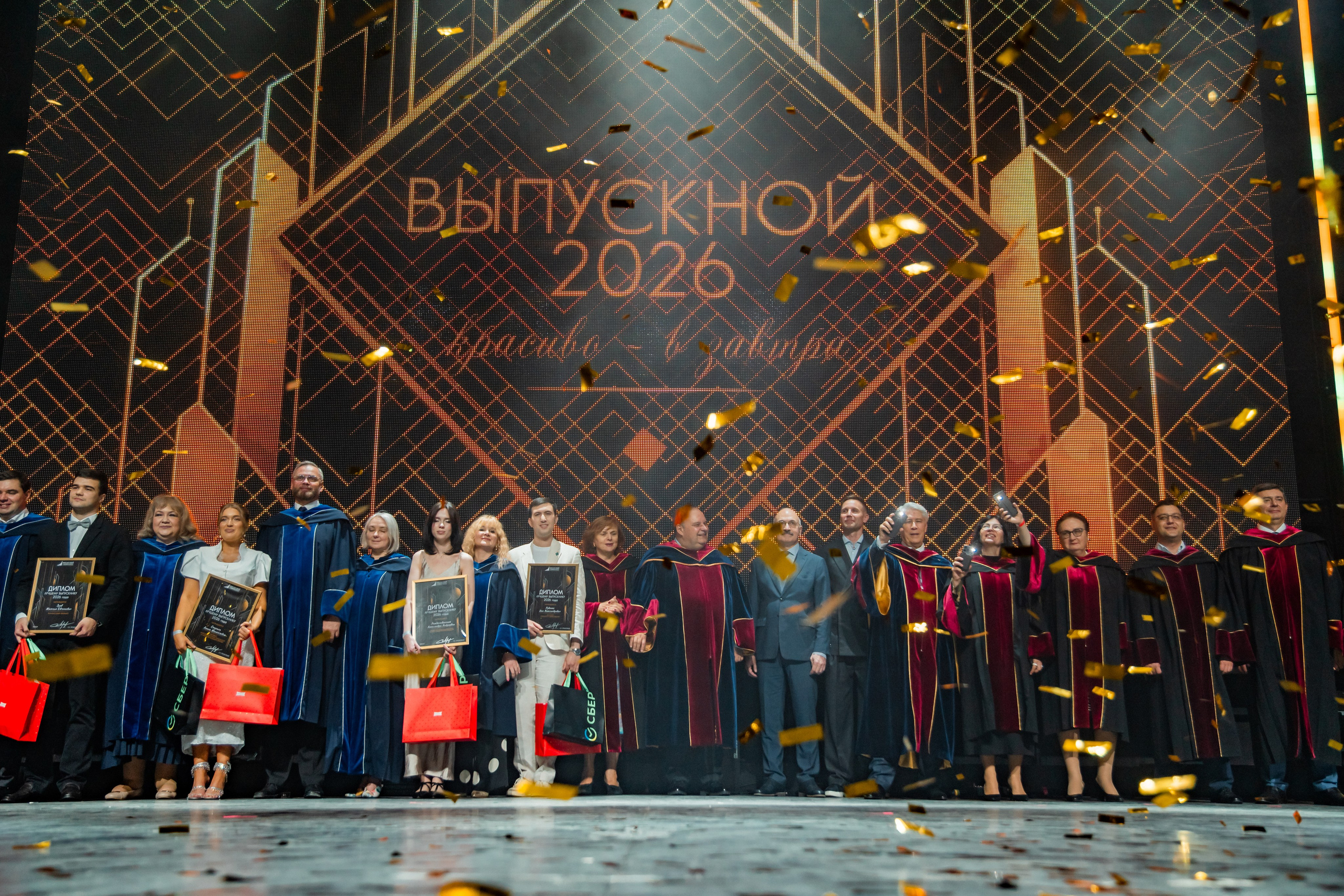 Выпускной Финунивер 2026 | VK Stadium. Репортажный и портретный фотограф Дмитрий Коротков | Москва