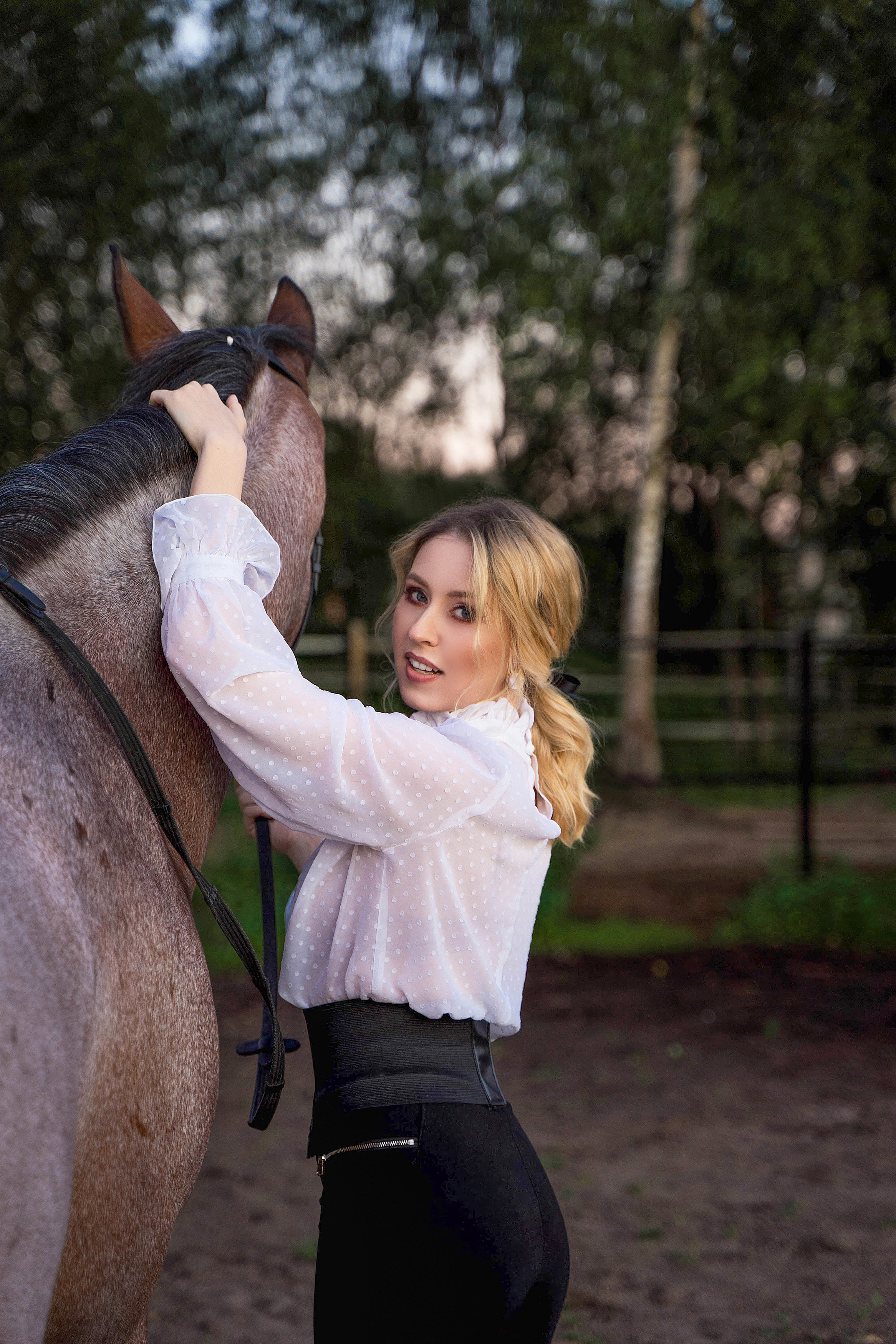 С лошадью. Студия детской фотографии