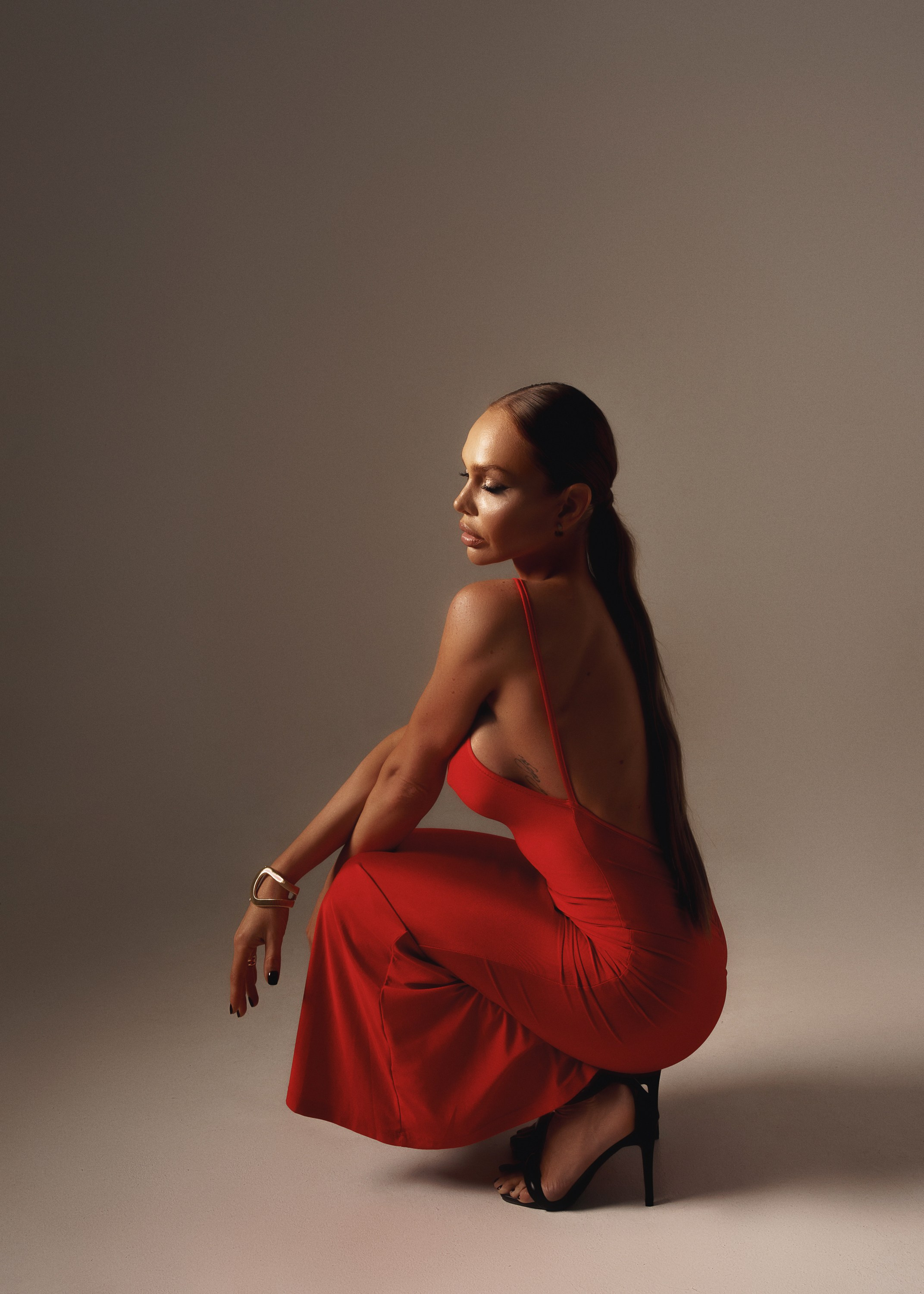 КСЮША. Женский портрет