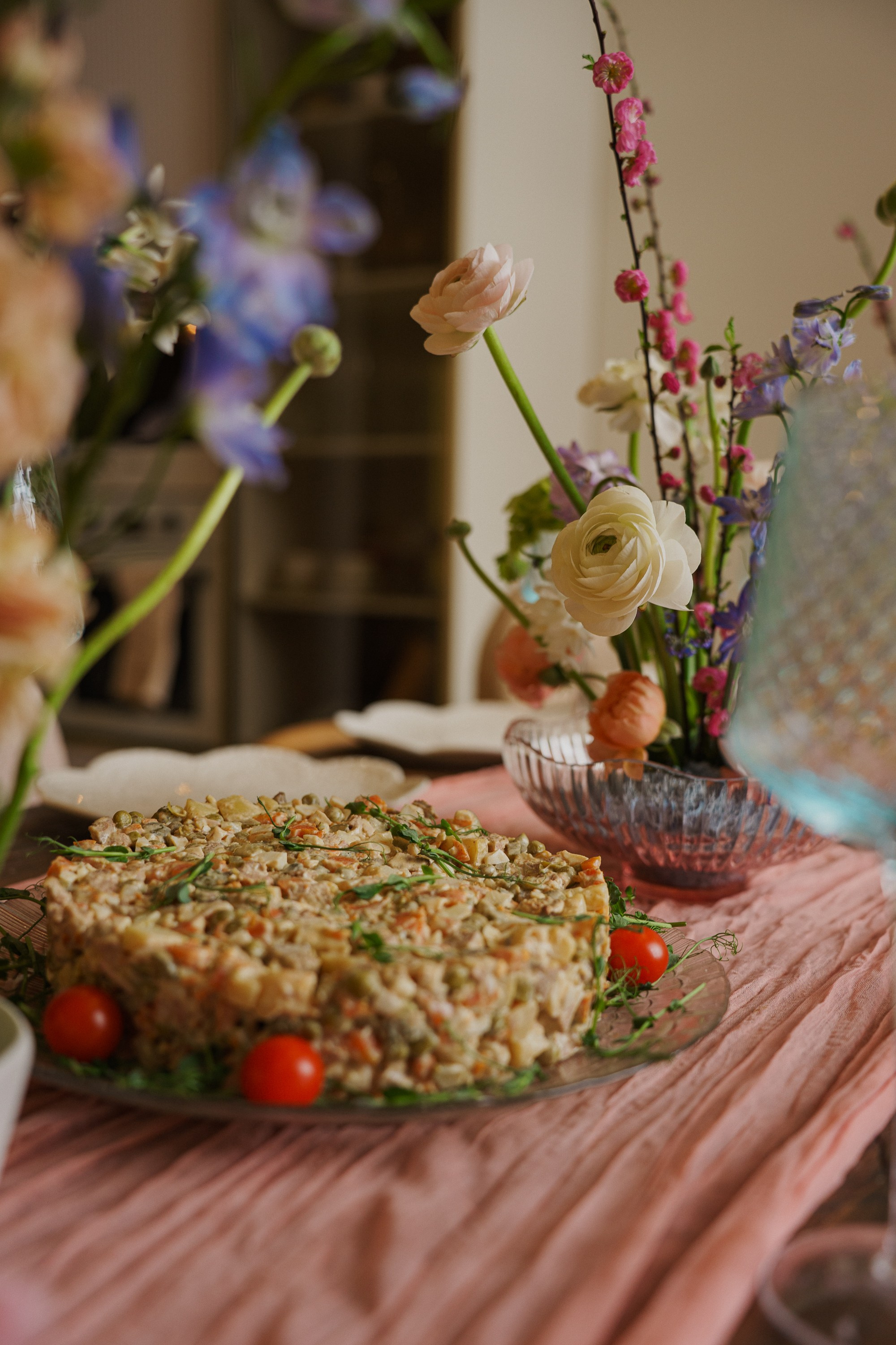 ВЕСЕННИЙ БРАНЧ. Женский портрет