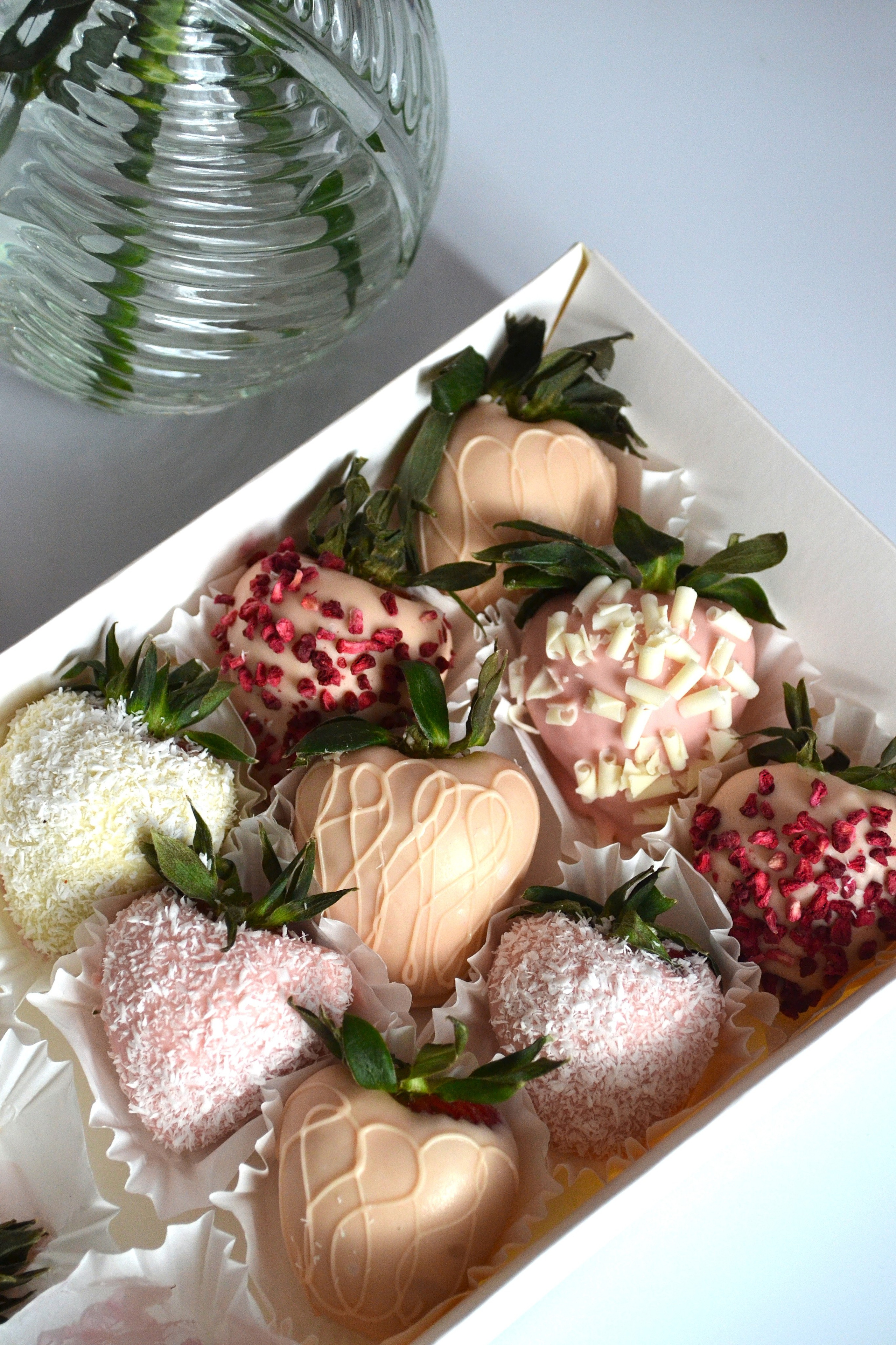 Клубника в шоколаде. Семейная кондитерская. Торты и десерты на заказ в Москве и области