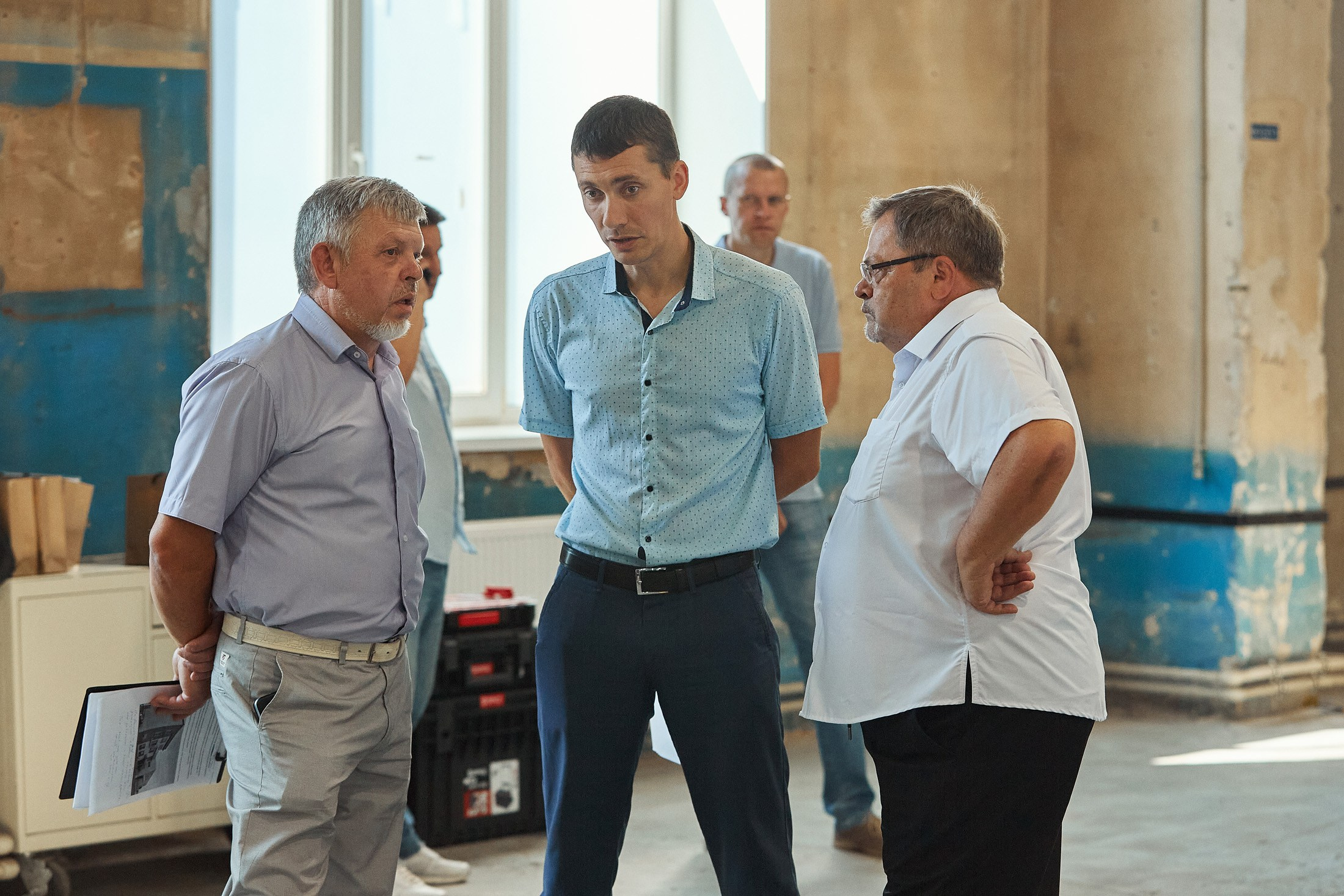 EMG / Международный форум / Презентация нового высокоточного станка. Антон Артюшин, портретный фотограф. Москва