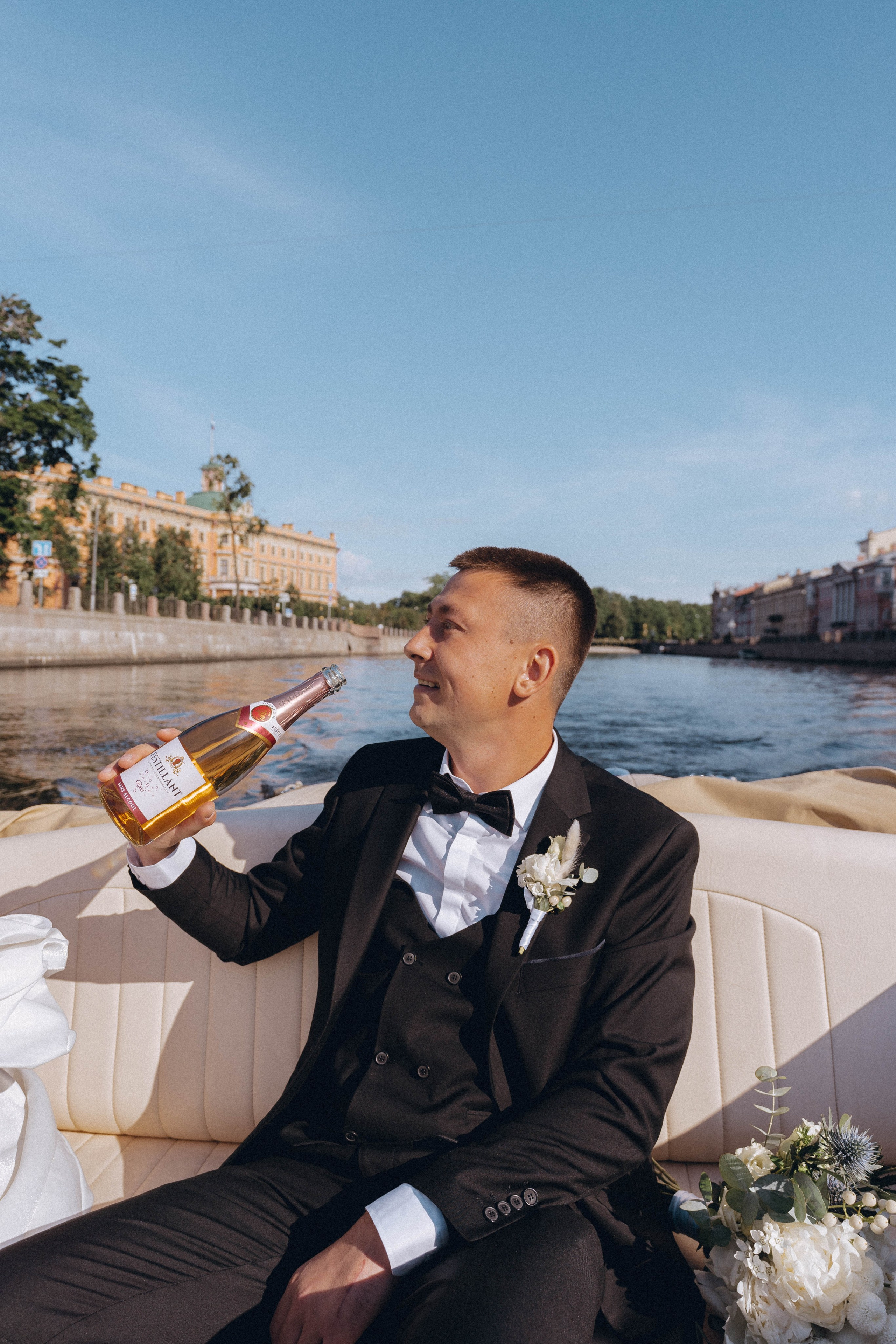 СВАДЕНБНАЯ СЬЕМКА НА КАТЕРЕ ПО КАНАЛАМ САНКТ-ПЕТЕРБУРГА И В АКВАТОРИИ НЕВЫ. Профессиональный фотограф, Санкт-Петербург — Виктория Богомолова