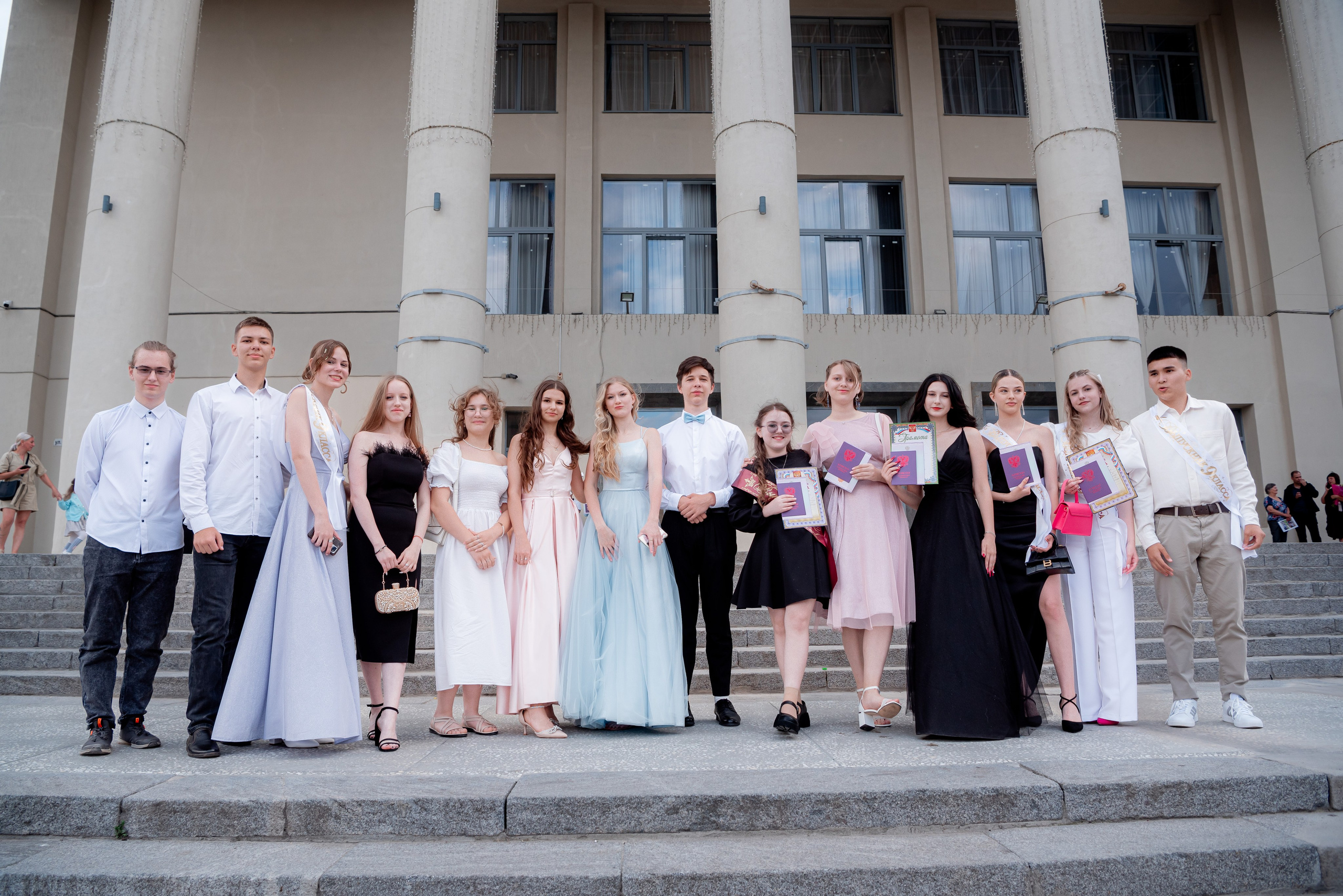 86 школа. Вручение. ДК Тракторозаводского района. Фотограф в Волгограде и Волжском Александр Горбань