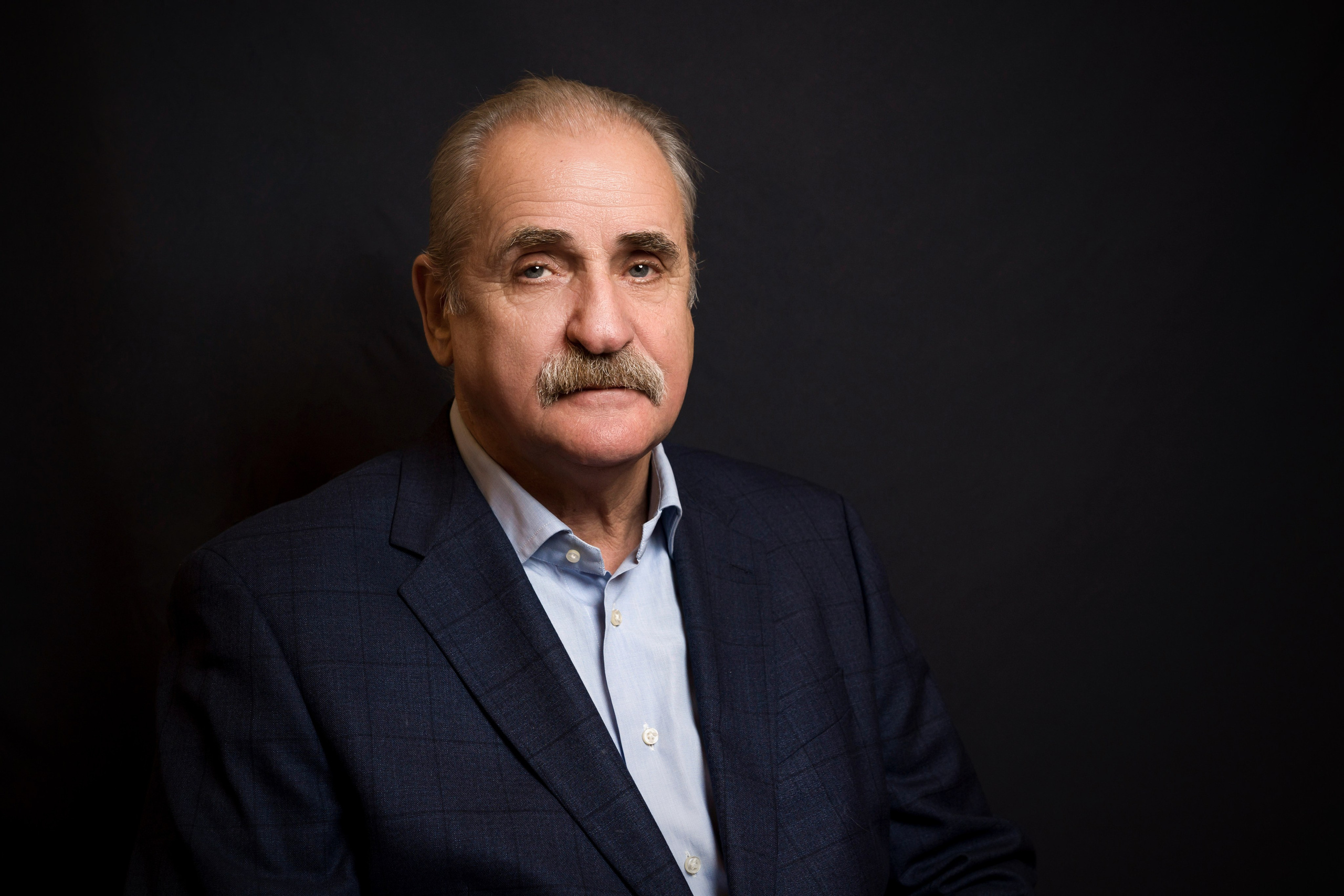 Портрет сотрудника. Фотограф в Санкт-Петербурге. Репортажная и все съёмки для бизнеса