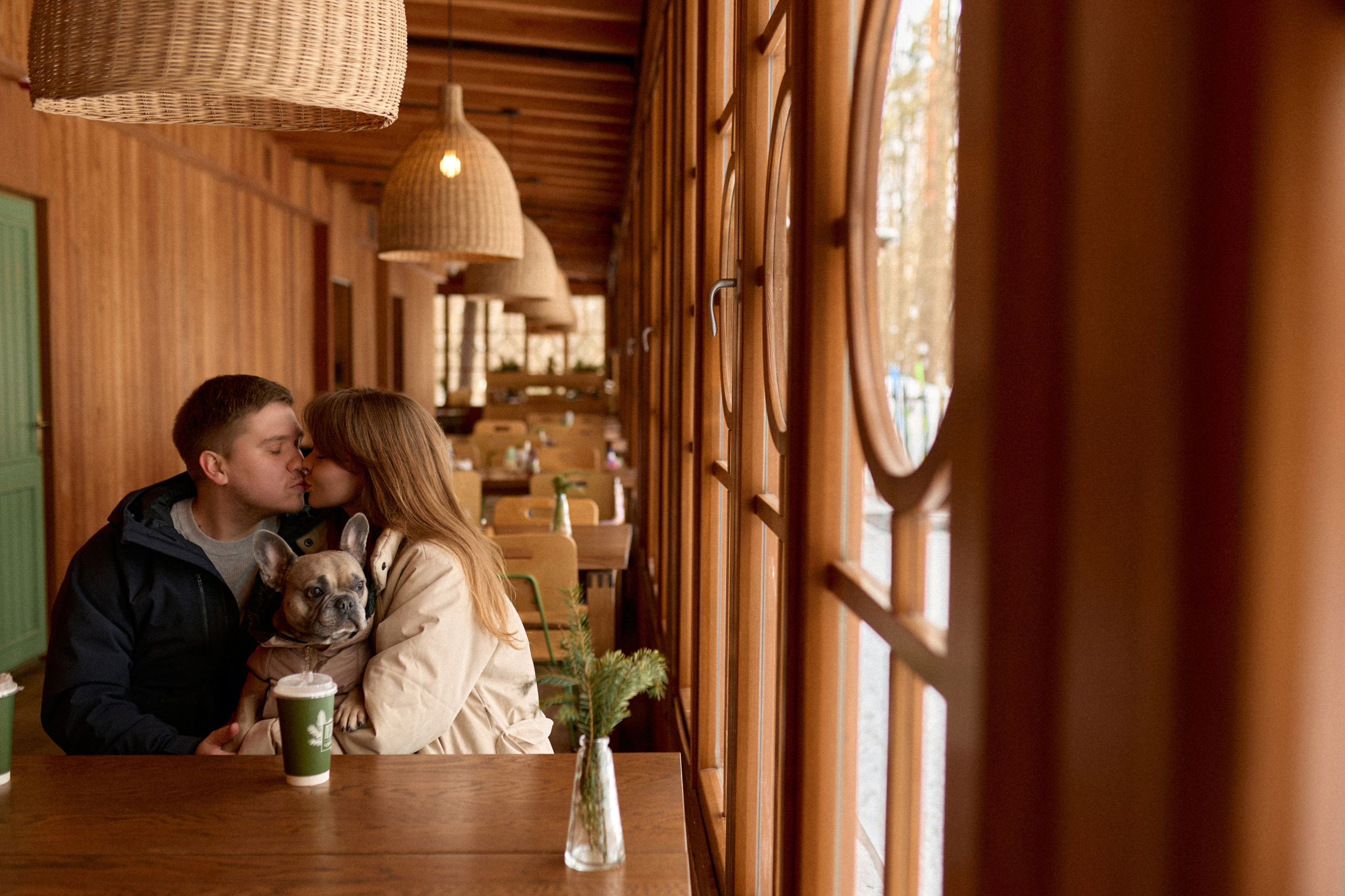 Лавстори в зимнем лесу. Сестры Карабаза. Фотографы и ретушеры в Москве и Санкт-Петербурге