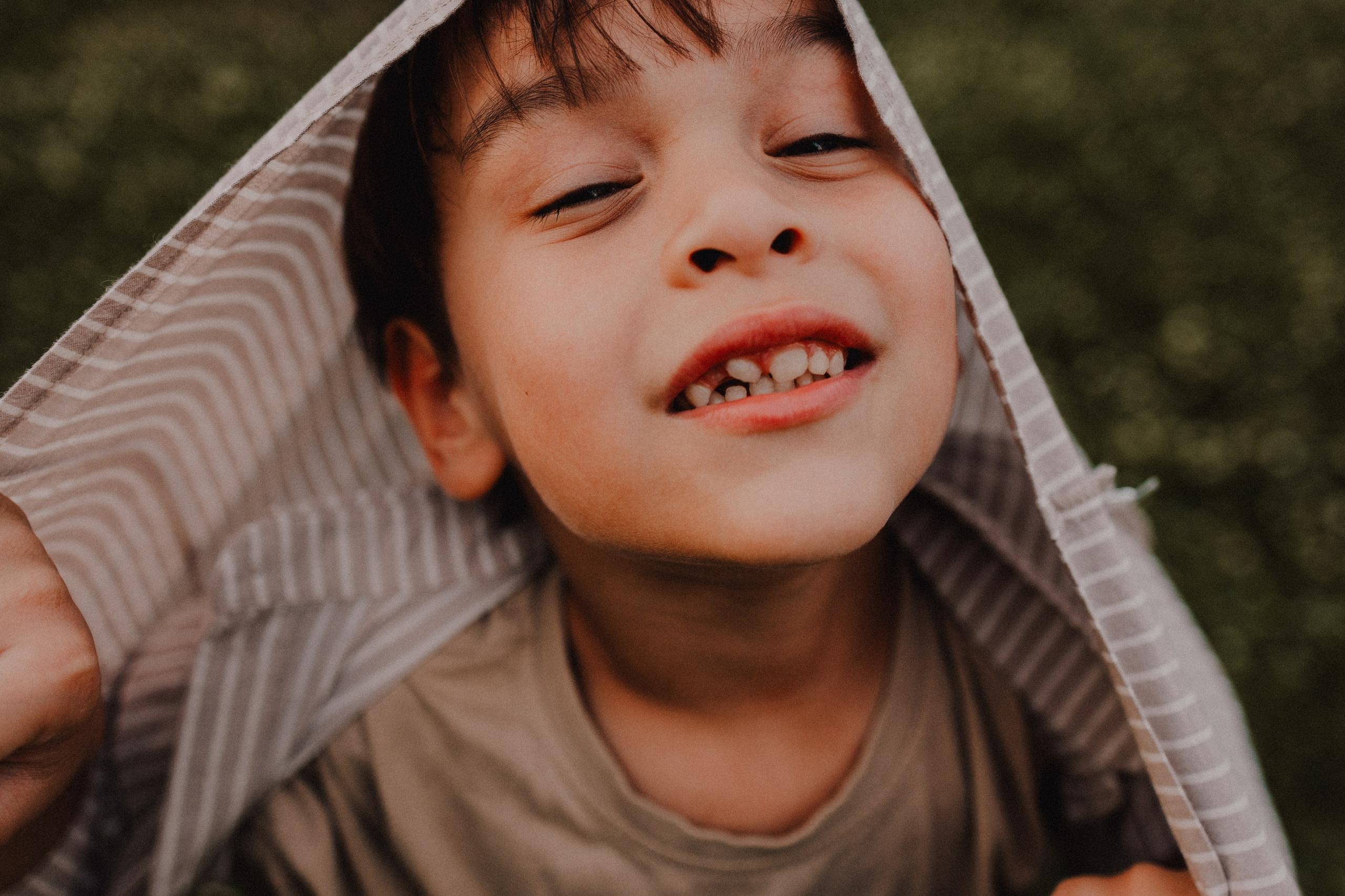 На лужайке. Семейный фотограф Москва
