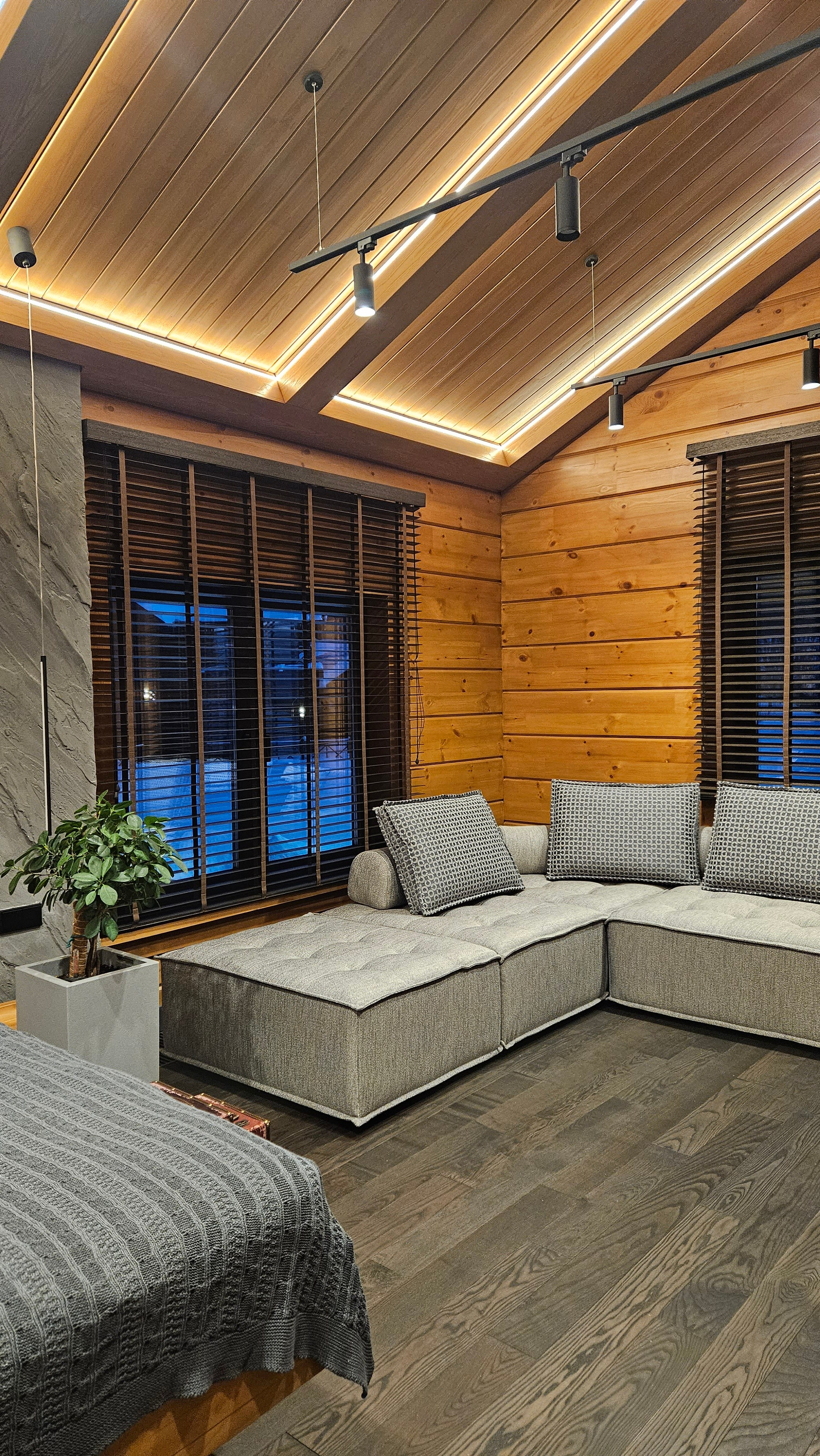 Диван на заказ Изготовление мягкой мебели. Студия интерьерных решений SUNHOUSE. Натяжные потолки, шторы, текстиль