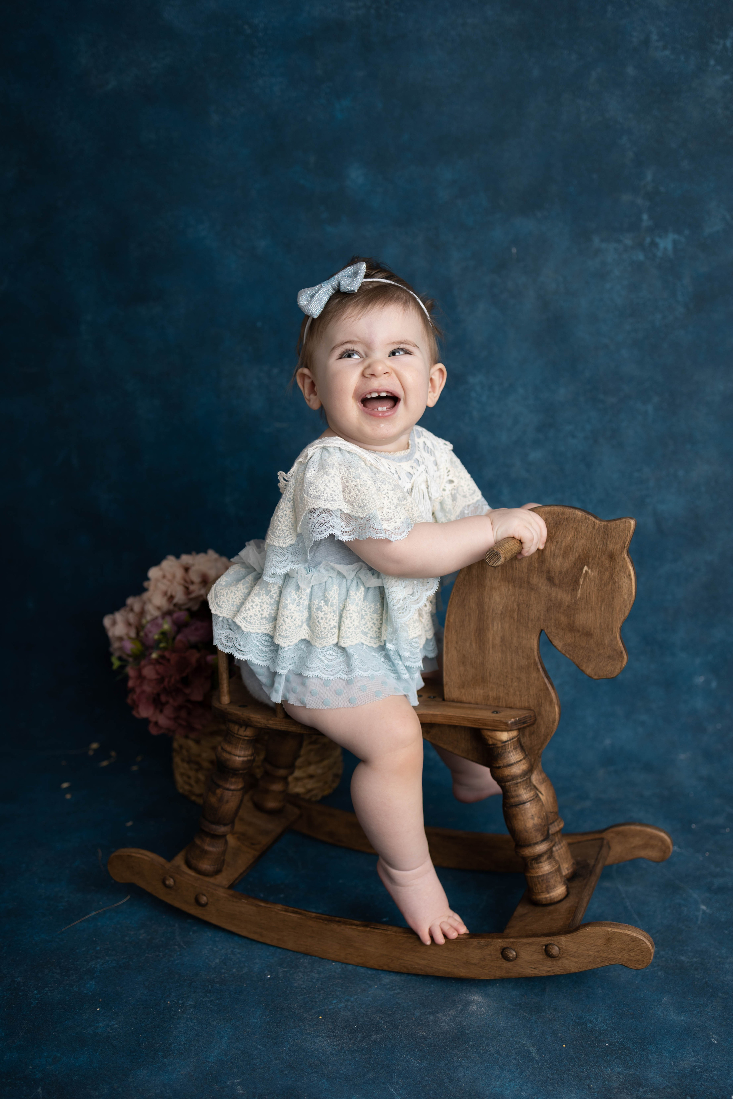 От 9 месяцев  - Фотограф новорожденных: магия детства в каждом снимке. Фотограф новорожденных: волшебные моменты первых дней жизни