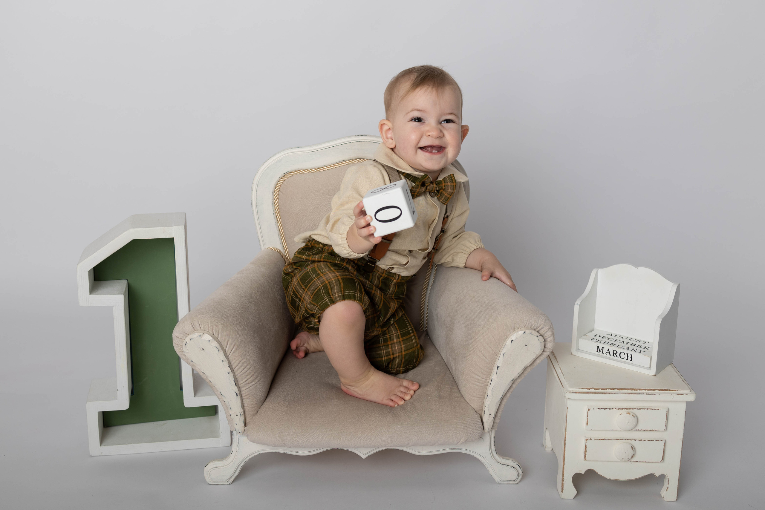 От 9 месяцев  - Фотограф новорожденных: магия детства в каждом снимке. Фотограф новорожденных: волшебные моменты первых дней жизни