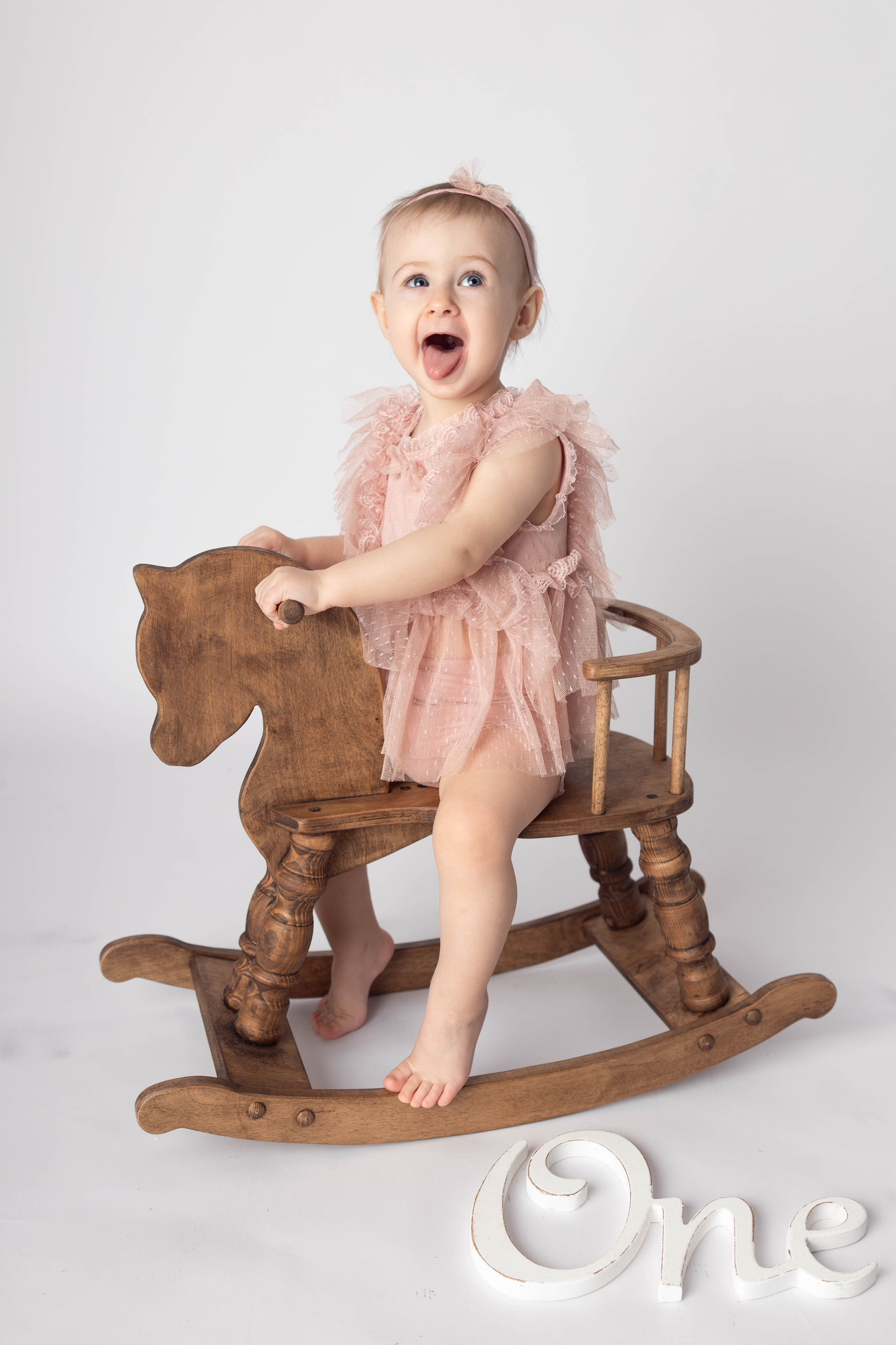 От 9 месяцев  - Фотограф новорожденных: магия детства в каждом снимке. Фотограф новорожденных: волшебные моменты первых дней жизни