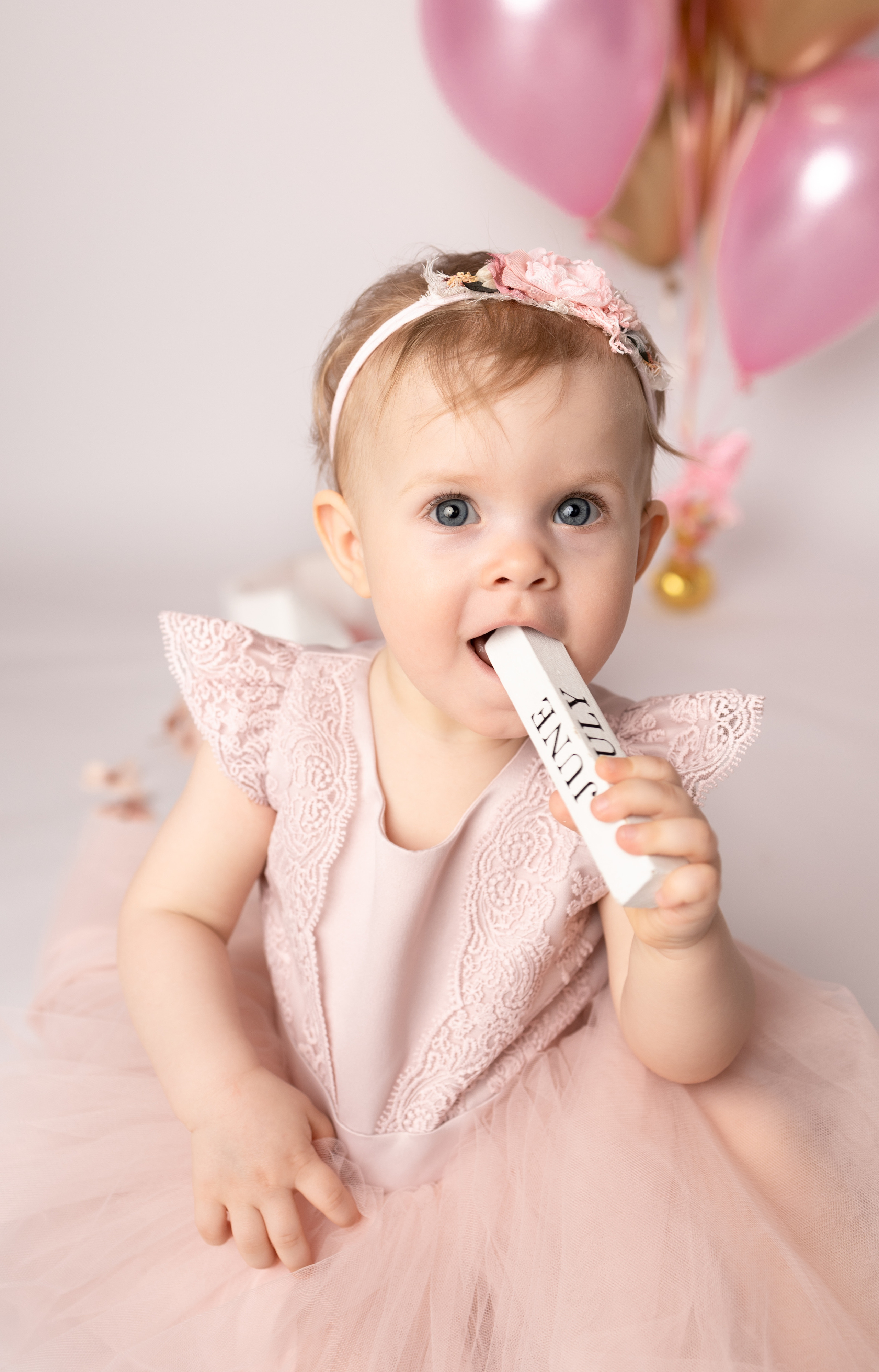 От 9 месяцев  - Фотограф новорожденных: магия детства в каждом снимке. Фотограф новорожденных: волшебные моменты первых дней жизни