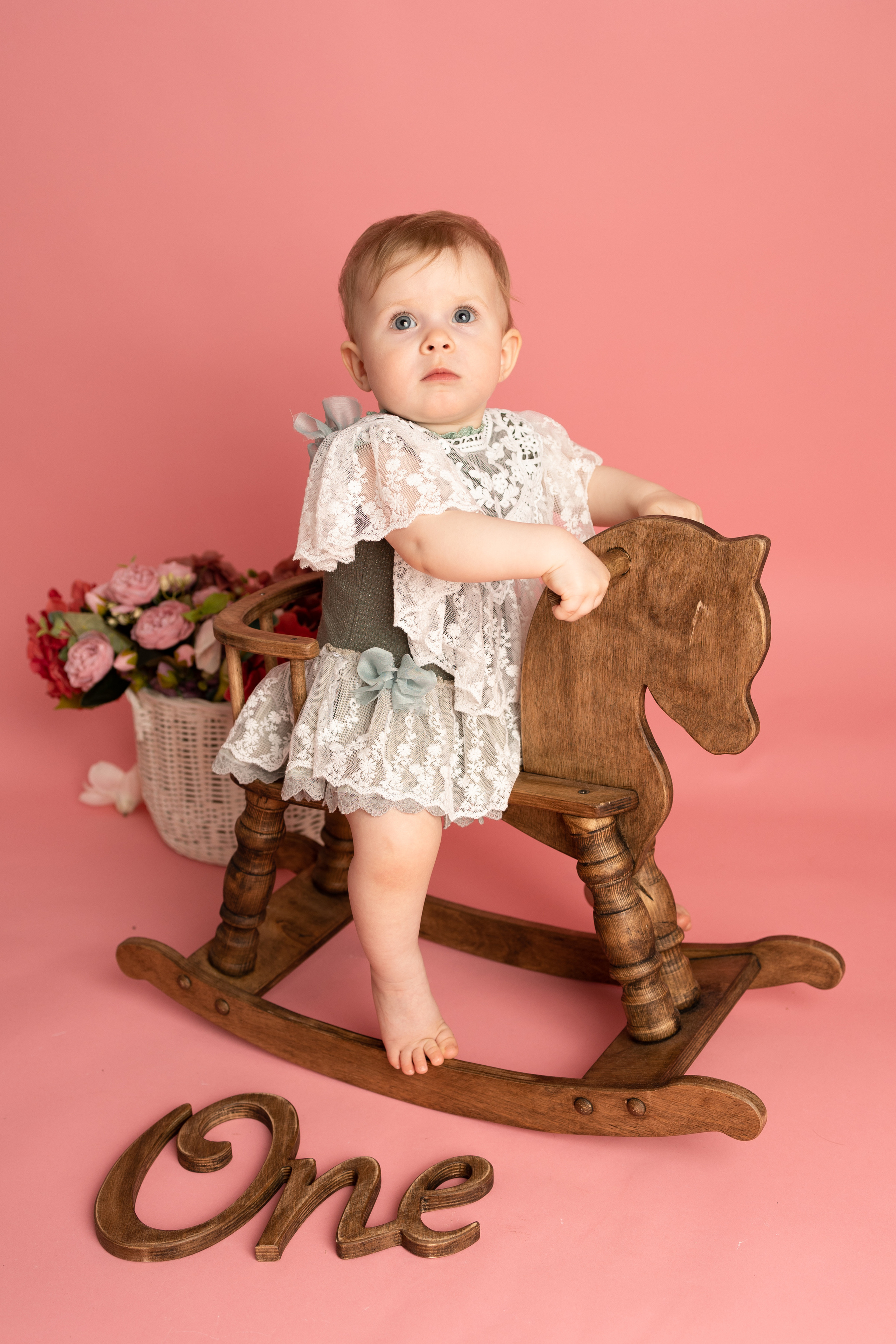 От 9 месяцев  - Фотограф новорожденных: магия детства в каждом снимке. Фотограф новорожденных: волшебные моменты первых дней жизни