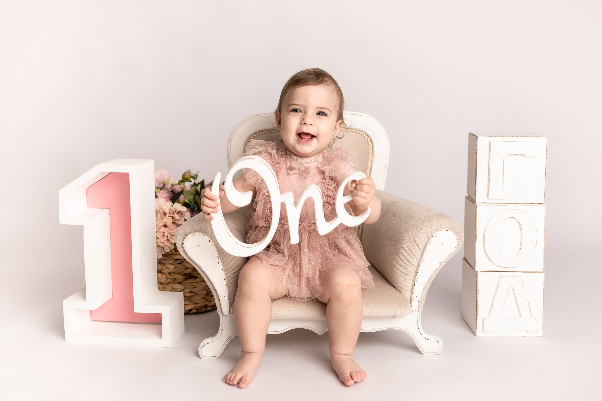 От 9 месяцев  - Фотограф новорожденных: магия детства в каждом снимке. Фотограф новорожденных: волшебные моменты первых дней жизни