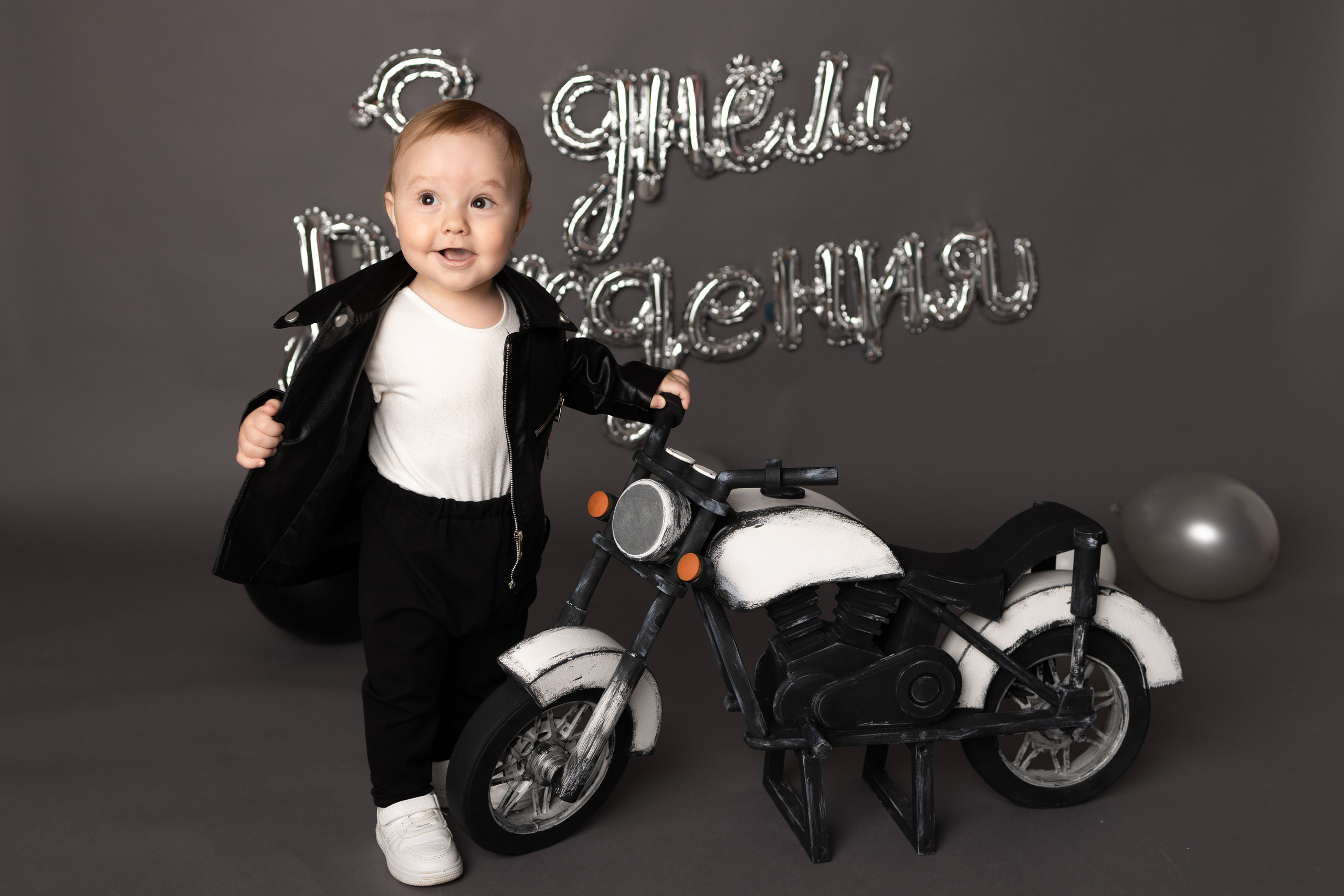 От 9 месяцев  - Фотограф новорожденных: магия детства в каждом снимке. Фотограф новорожденных: волшебные моменты первых дней жизни