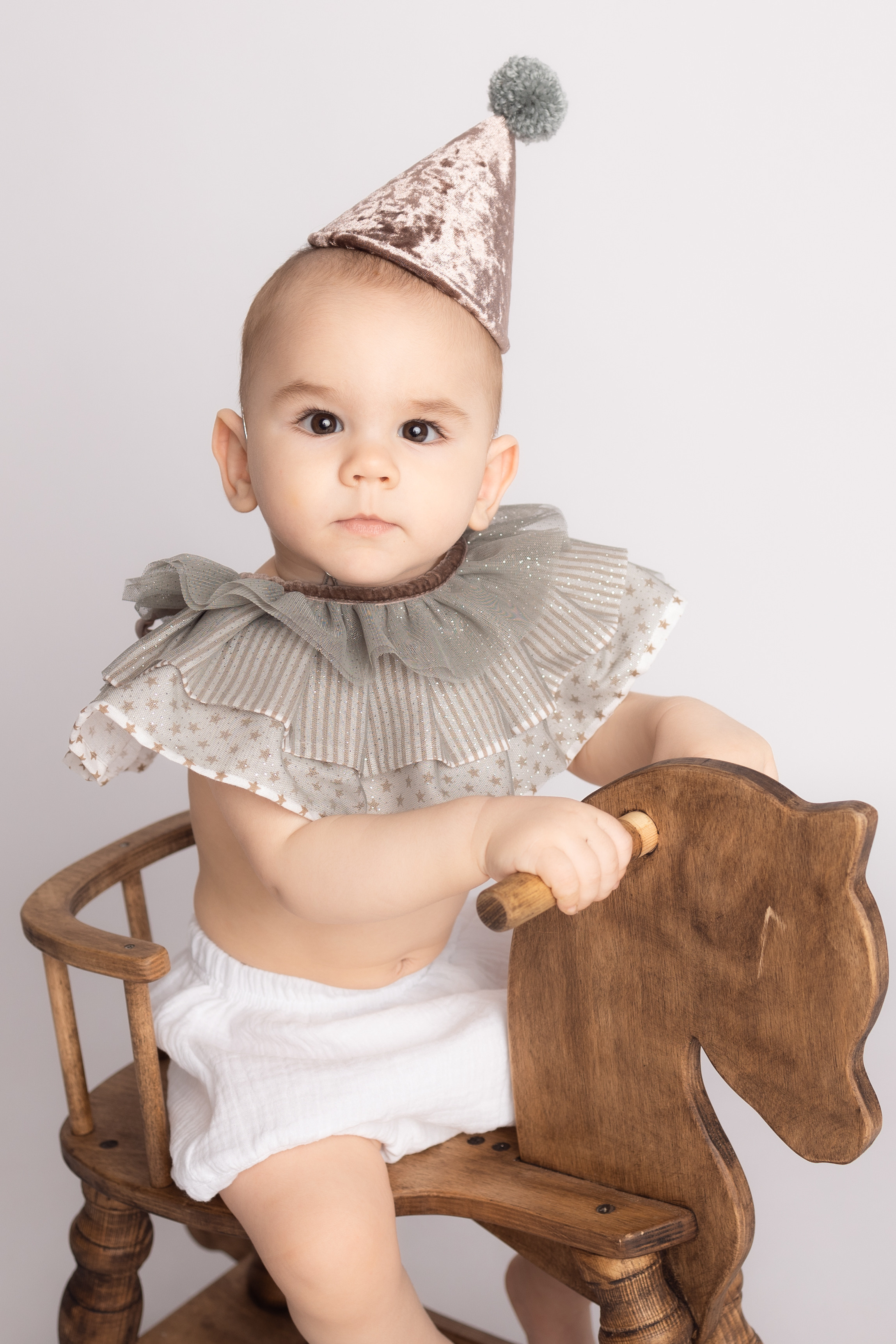 От 9 месяцев  - Фотограф новорожденных: магия детства в каждом снимке. Фотограф новорожденных: волшебные моменты первых дней жизни