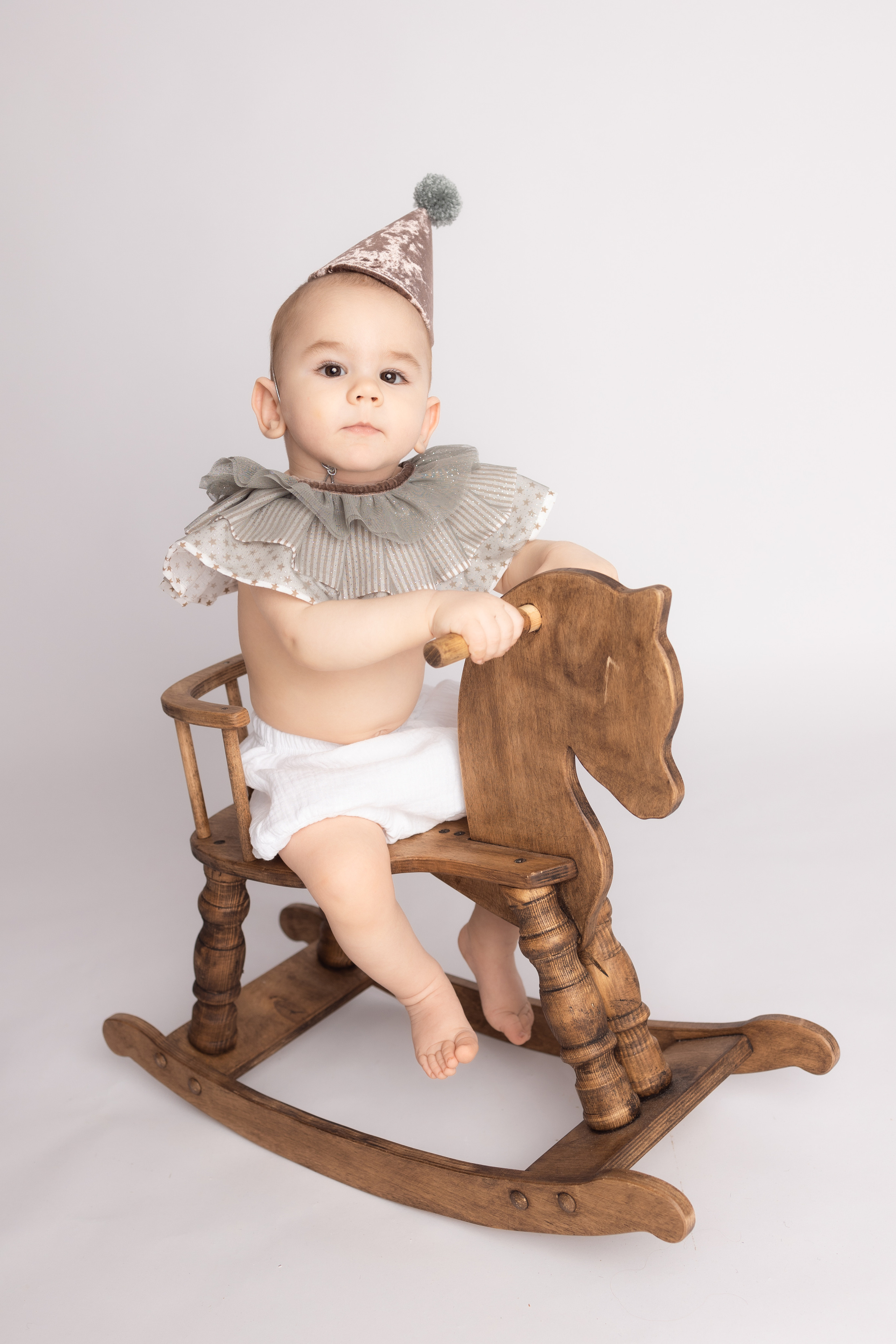 От 9 месяцев  - Фотограф новорожденных: магия детства в каждом снимке. Фотограф новорожденных: волшебные моменты первых дней жизни