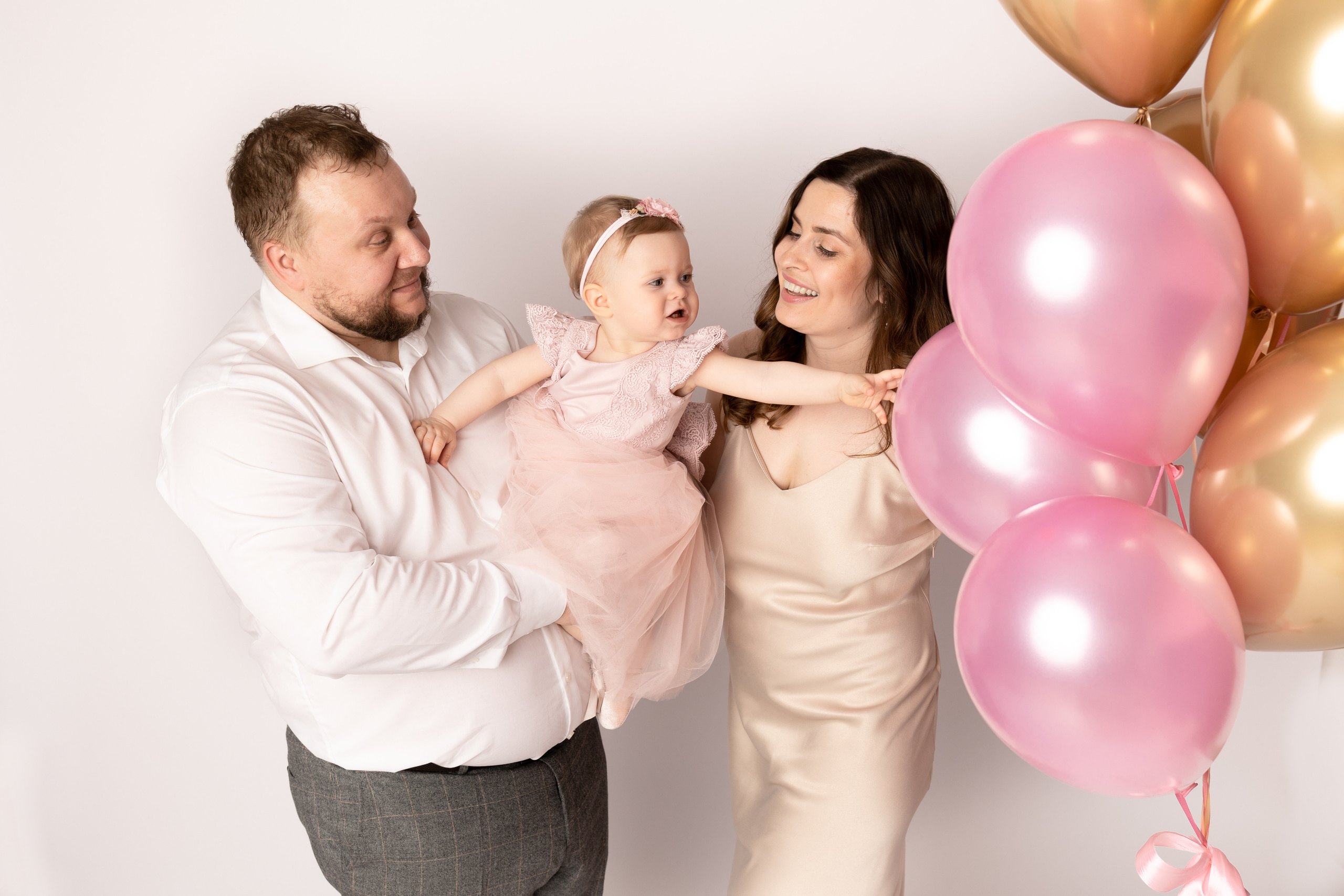 От 9 месяцев  - Фотограф новорожденных: магия детства в каждом снимке. Фотограф новорожденных: волшебные моменты первых дней жизни