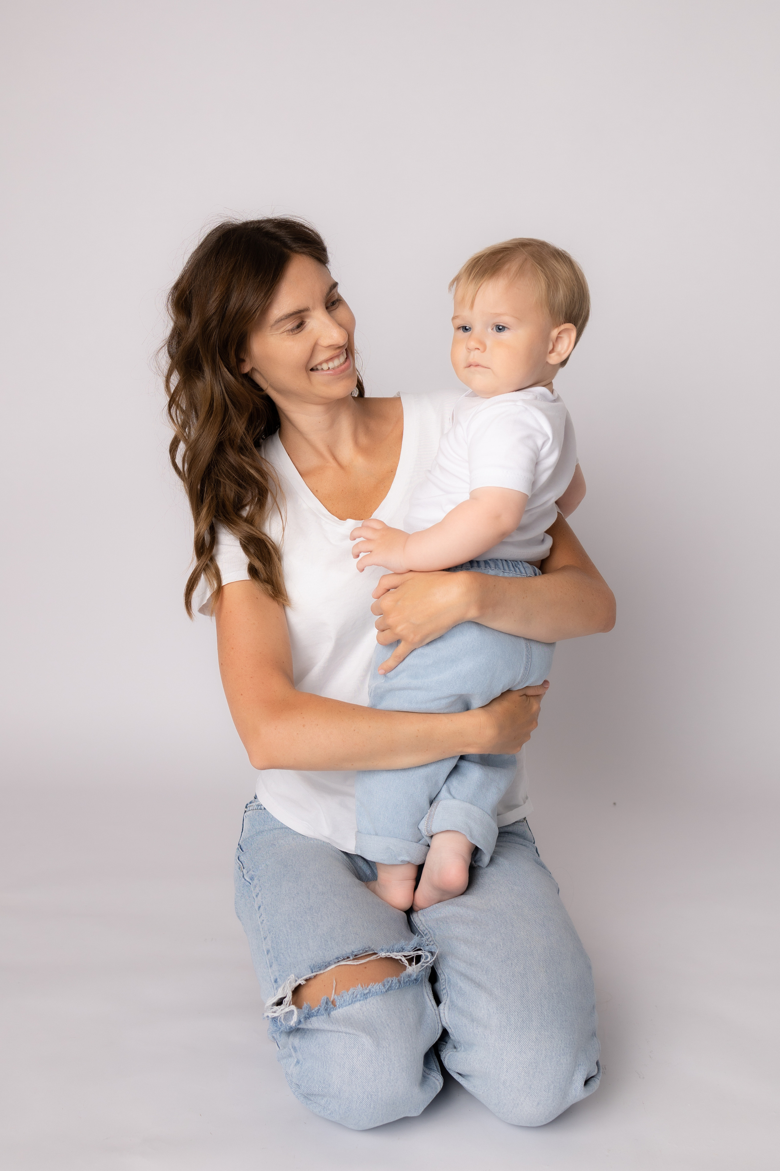 От 9 месяцев  - Фотограф новорожденных: магия детства в каждом снимке. Фотограф новорожденных: волшебные моменты первых дней жизни