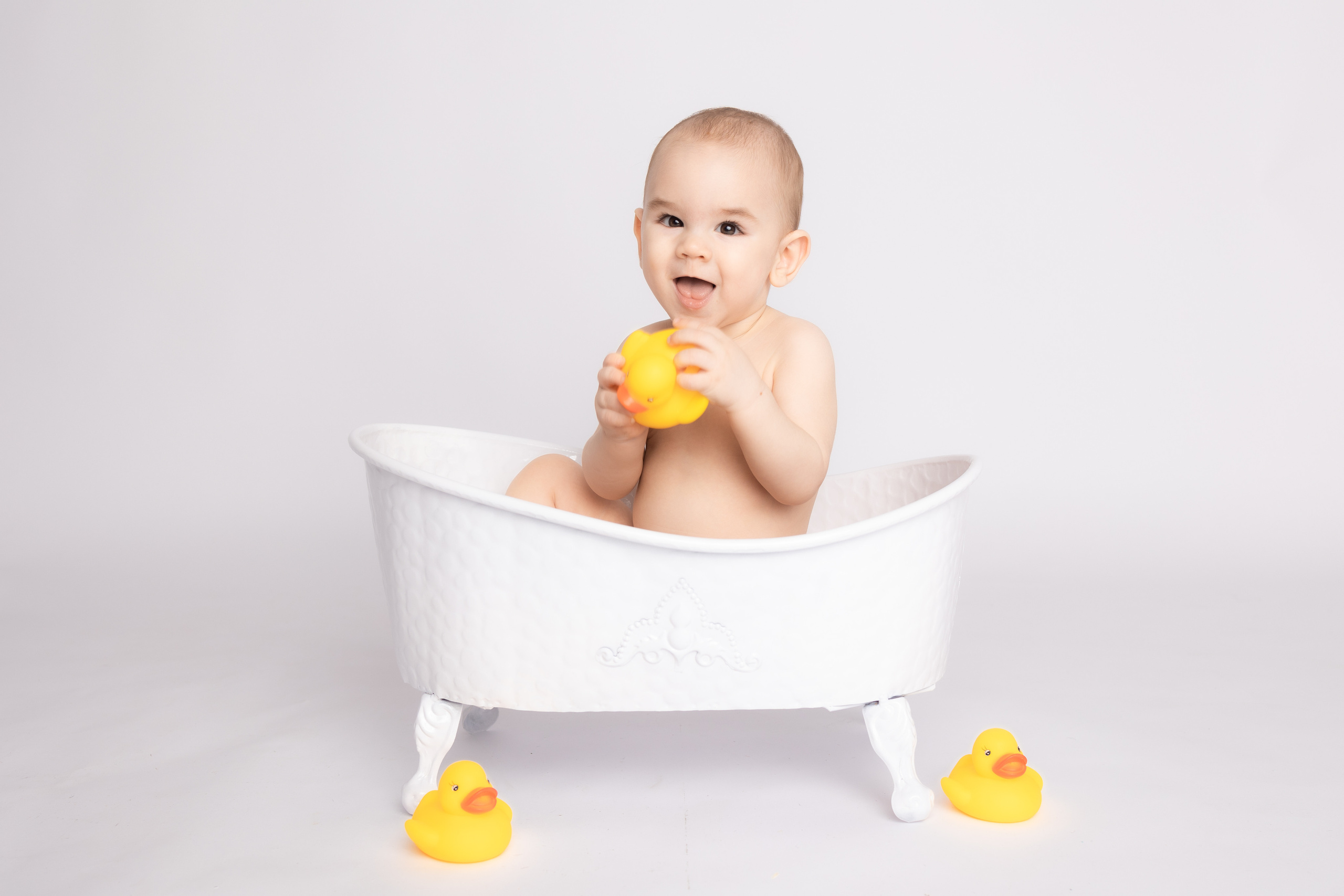 От 9 месяцев  - Фотограф новорожденных: магия детства в каждом снимке. Фотограф новорожденных: волшебные моменты первых дней жизни