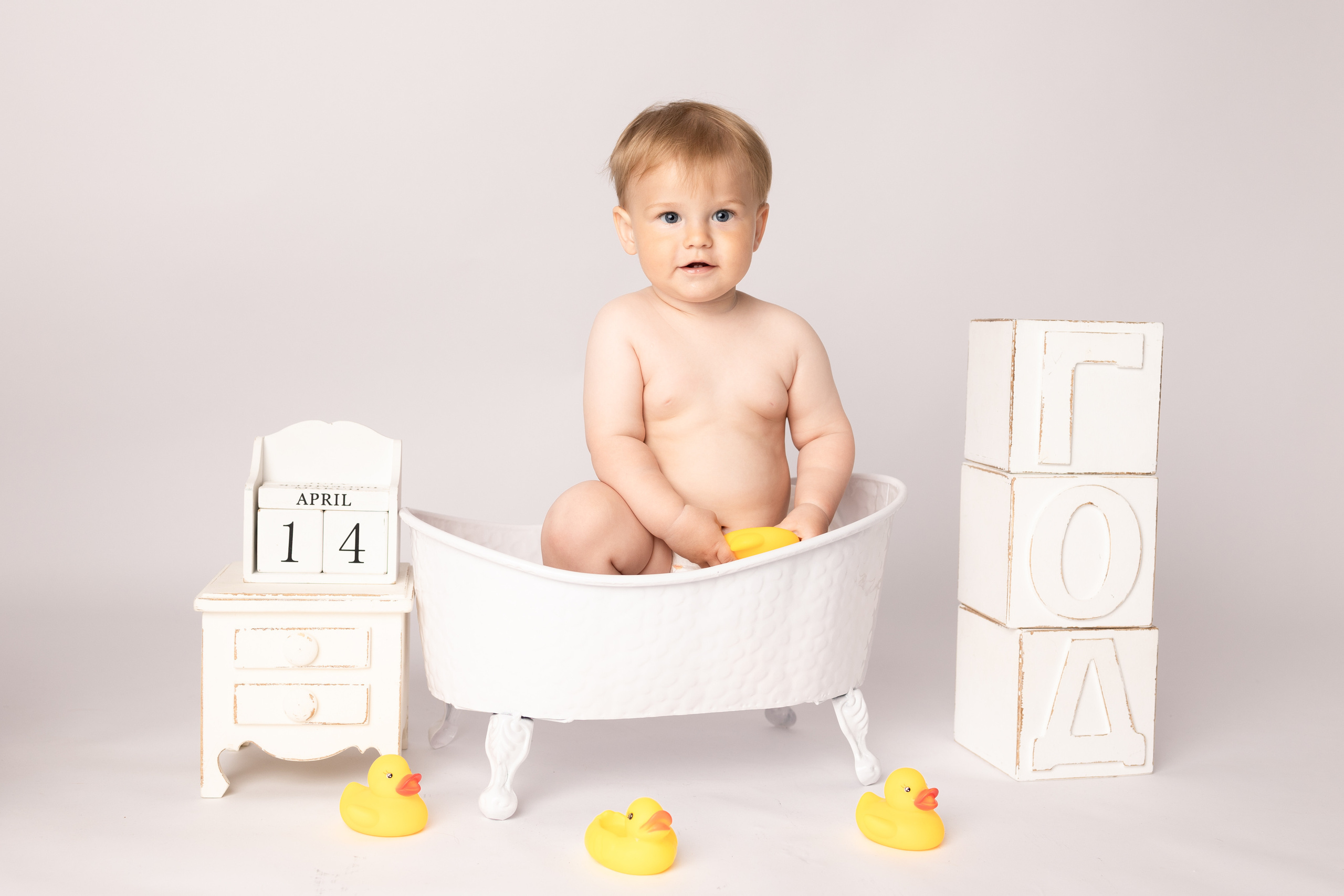 От 9 месяцев  - Фотограф новорожденных: магия детства в каждом снимке. Фотограф новорожденных: волшебные моменты первых дней жизни