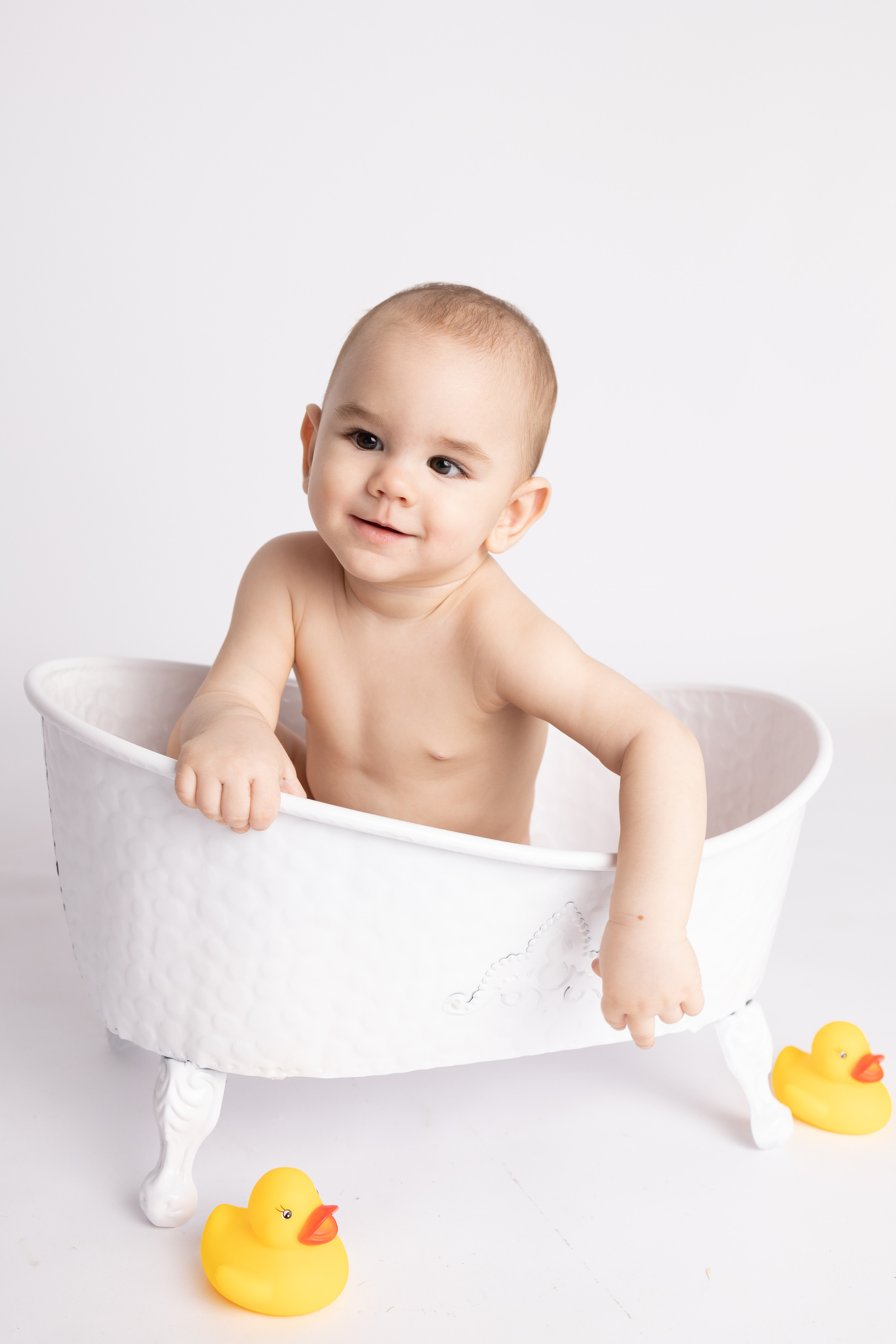 От 9 месяцев  - Фотограф новорожденных: магия детства в каждом снимке. Фотограф новорожденных: волшебные моменты первых дней жизни