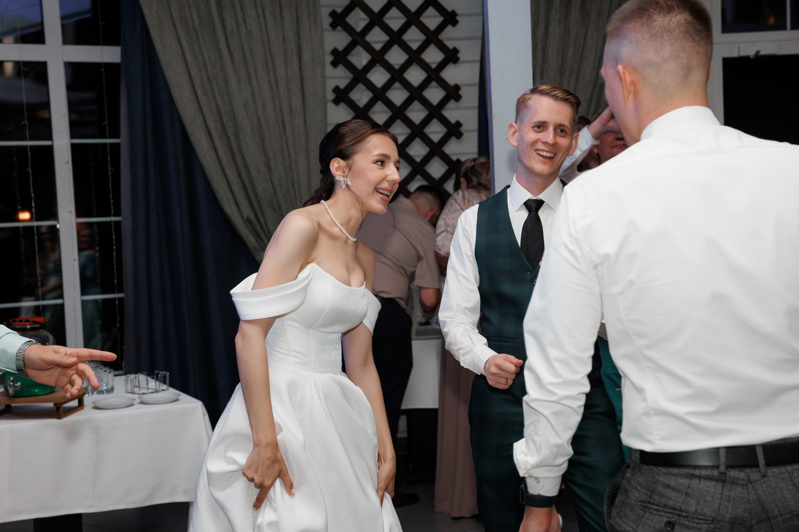 Регистрация в отеле Fish Point, ЗАГС Бутово, прогулка в Остафьево. Свадебный и репортажный фотограф (Москва, Королев и другие)