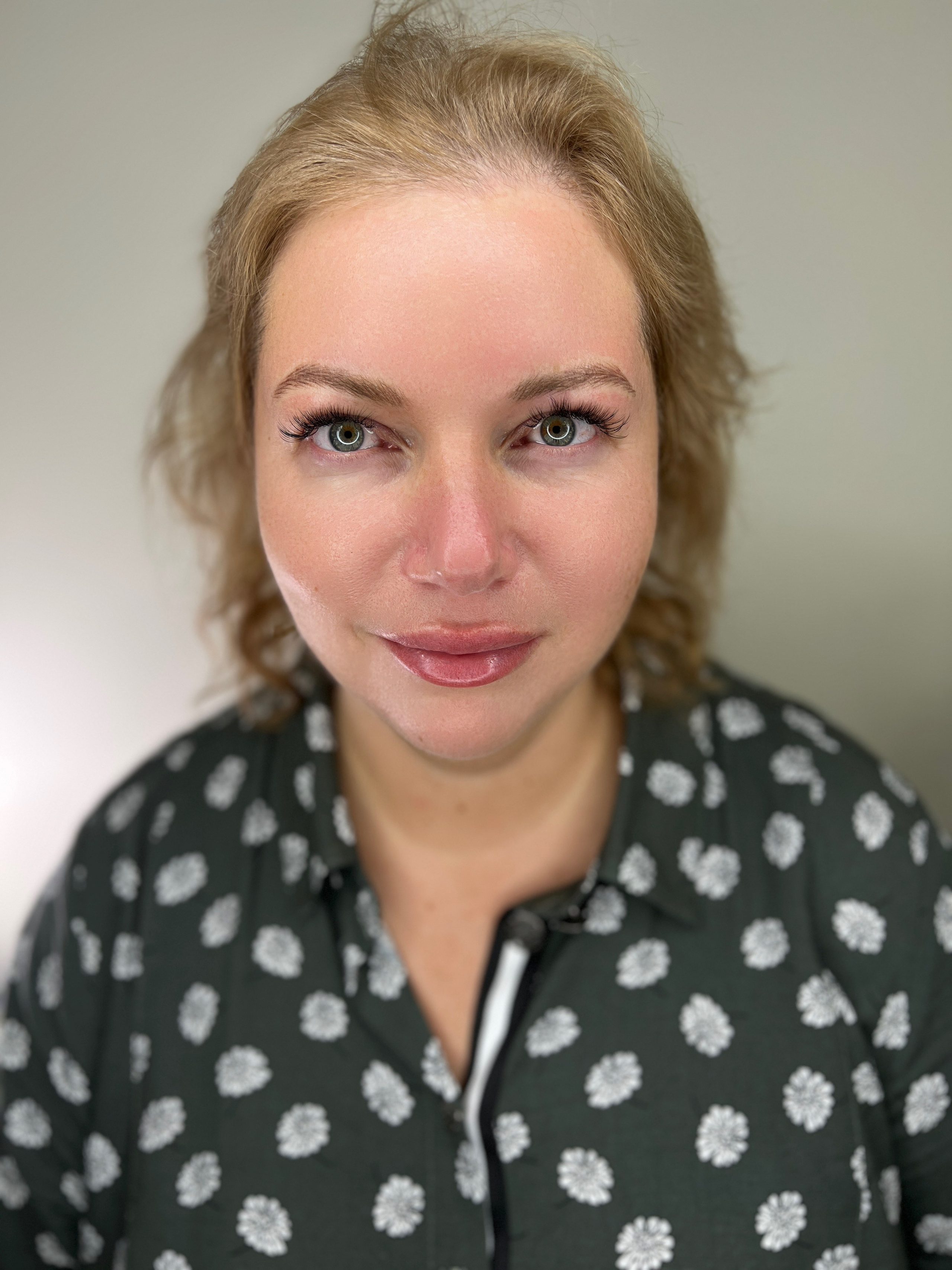 Саша. Студия перманентного макияжа, косметологии и массажа SYMMETRY в Москве, м. Киевская