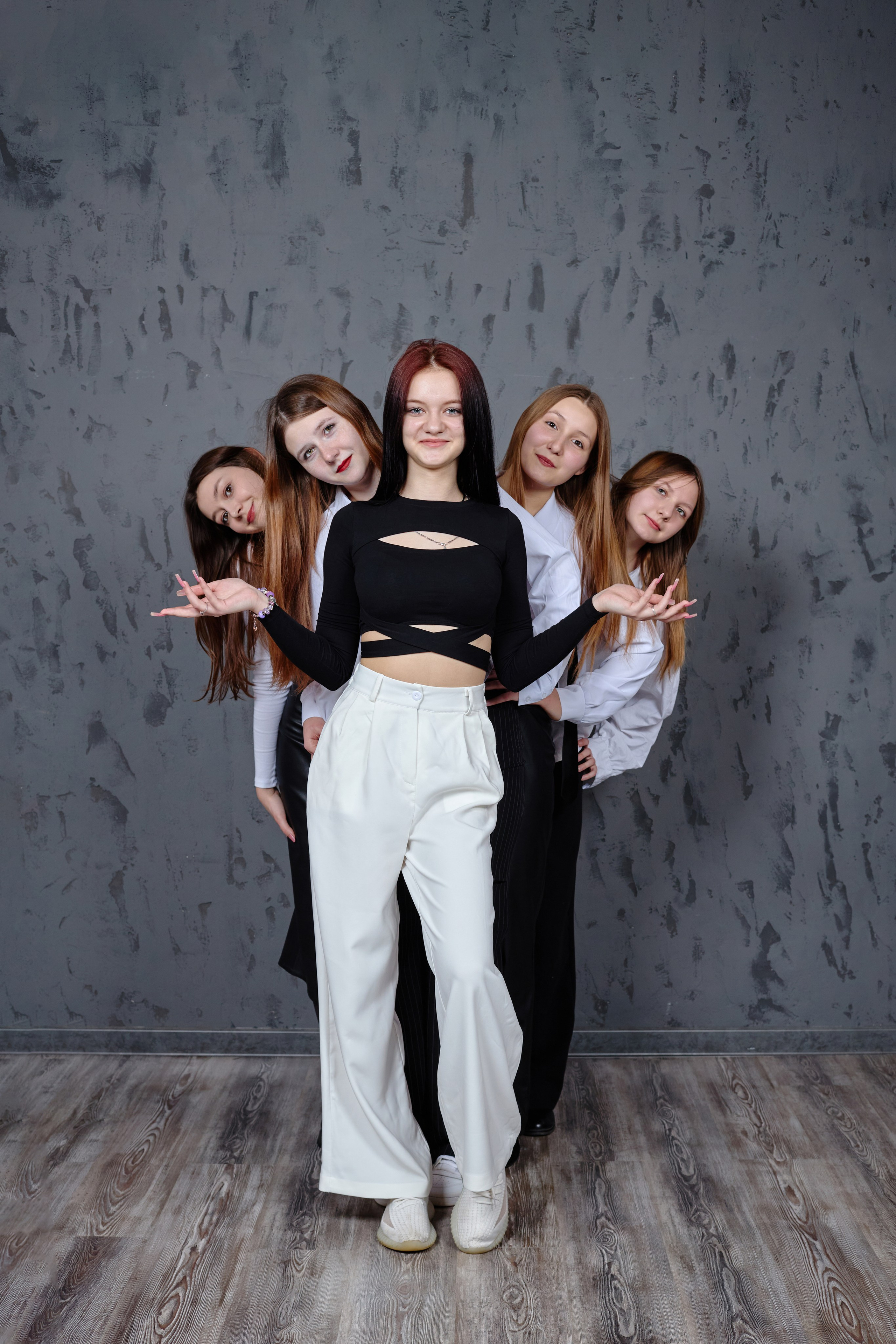 Сьемка выпускного альбома в студии DARK LOFT таганрог. Фотограф Выпускные альбомы Таганрог Сергей Коробченко