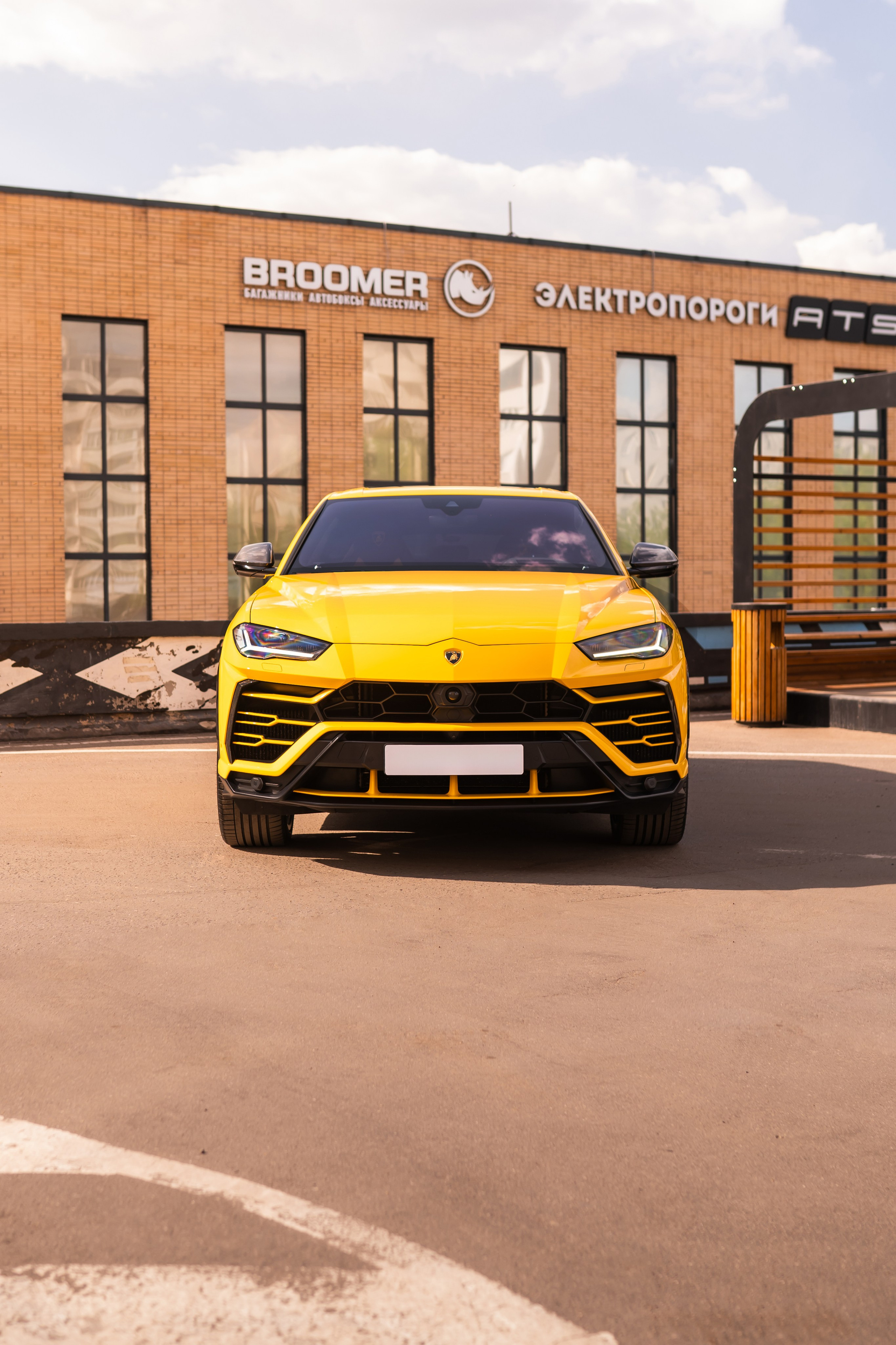 Lamborghini Urus. Mirllaev