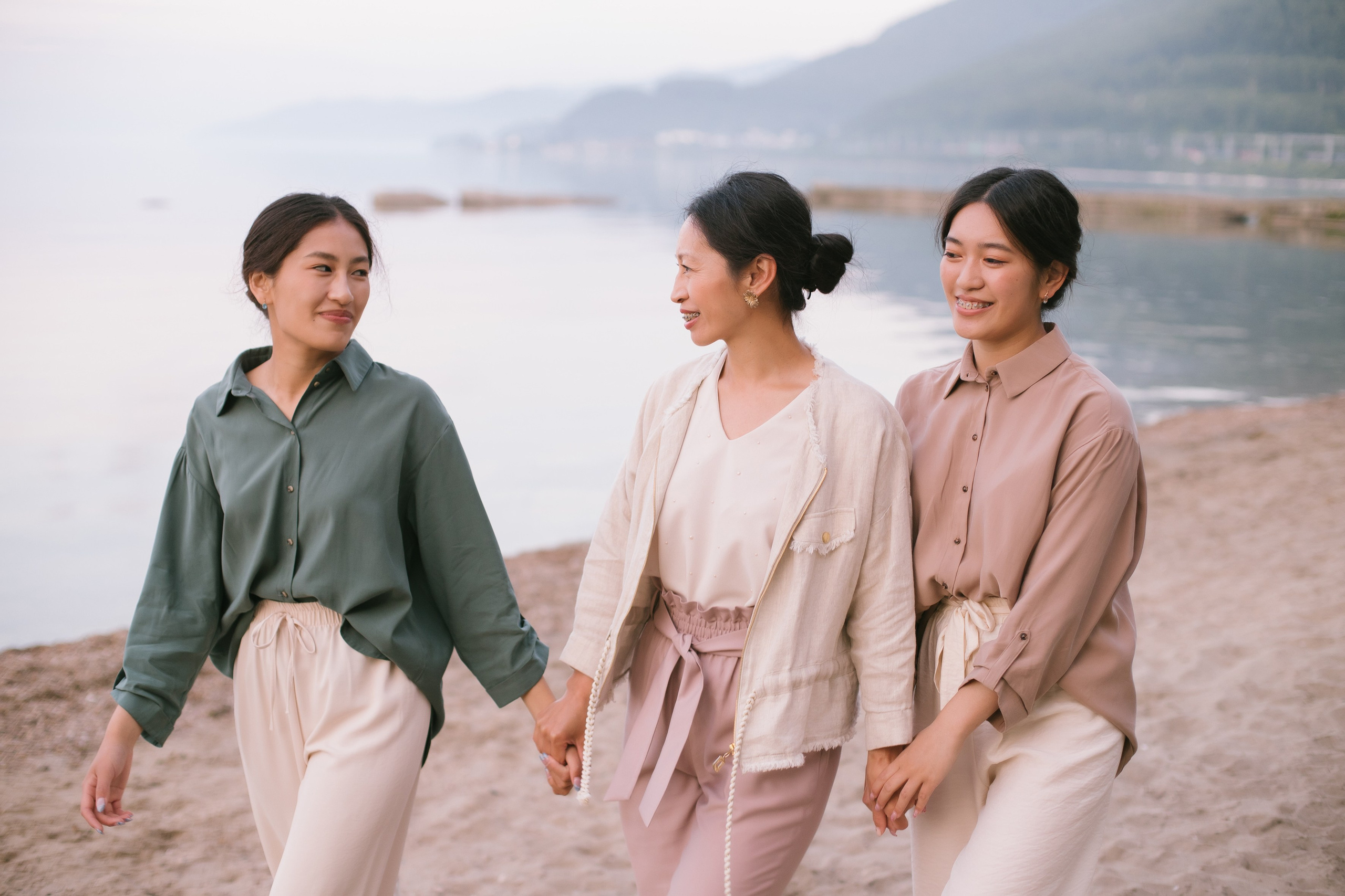 Семейная прогулка на берегу Байкала. Фотограф Наталья Кургина Слюдянка Иркутск