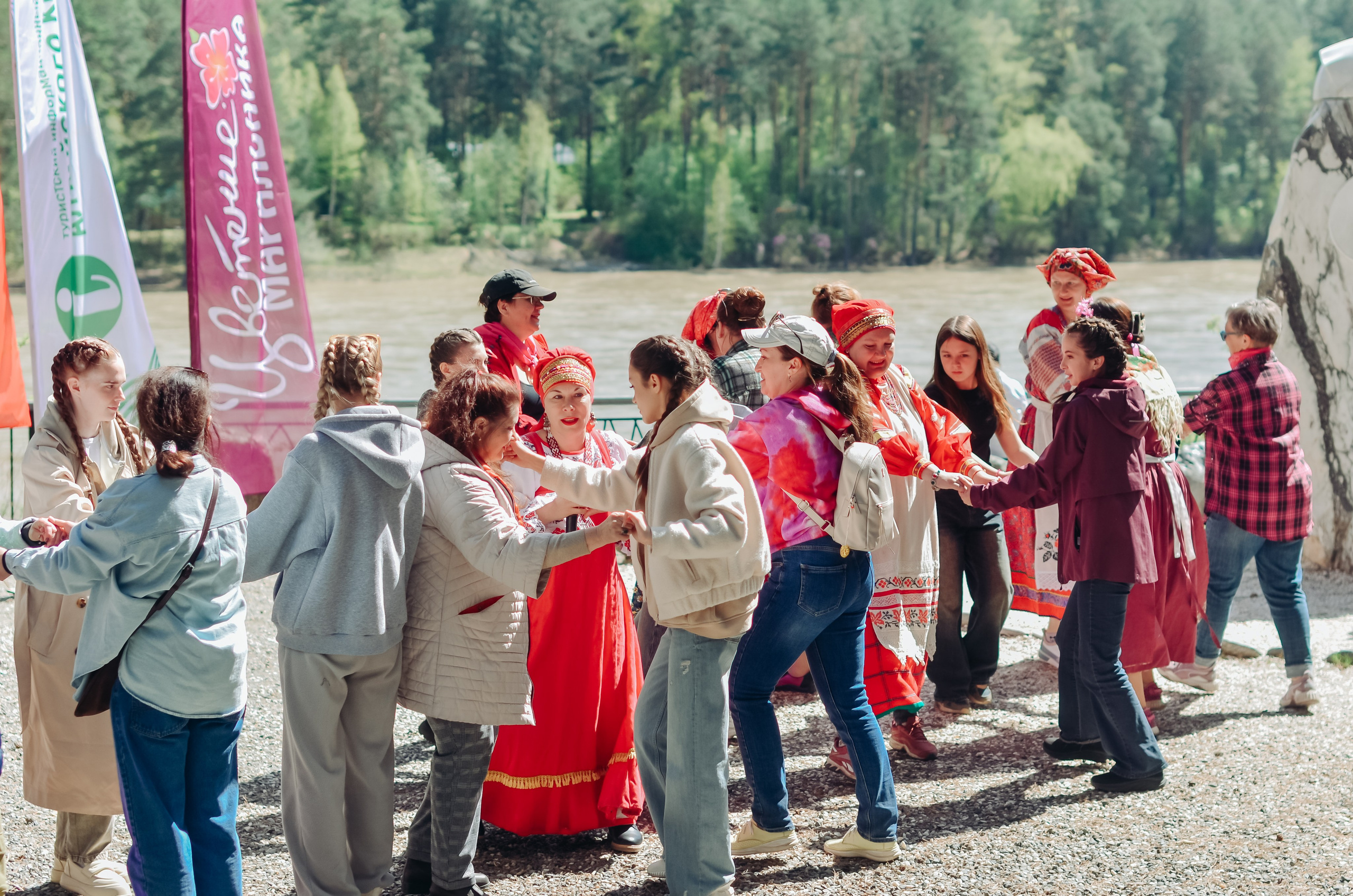 Фестиваль «Цветение Маральника на Алтае 2025». Фоторепортаж. Денисова Аля — фотограф для парных съемок и индивидуальных историй в Барнауле