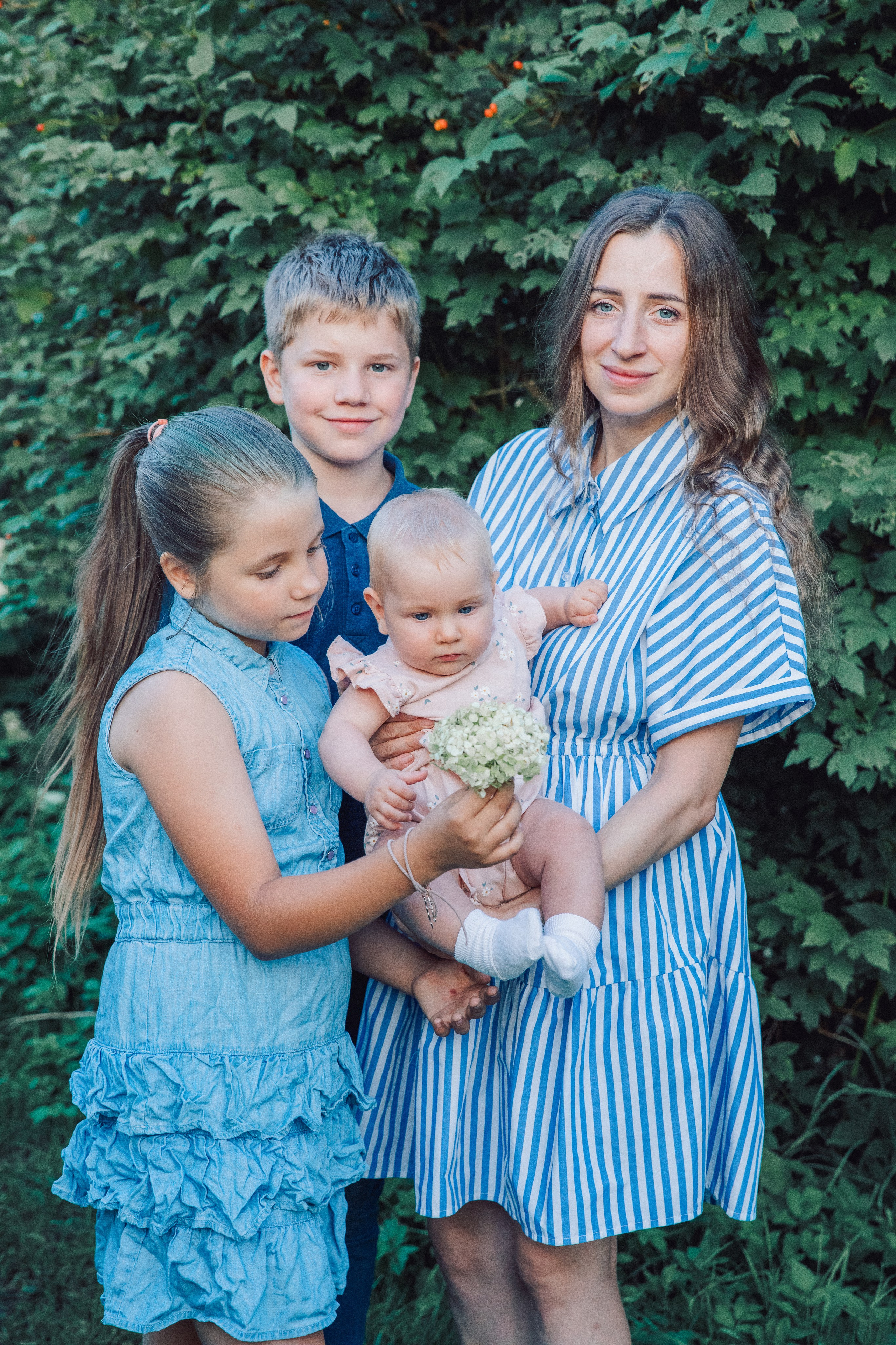 Лиза семьей. Август 2024. Фотограф в Санкт-Петербурге Алена Сертакова