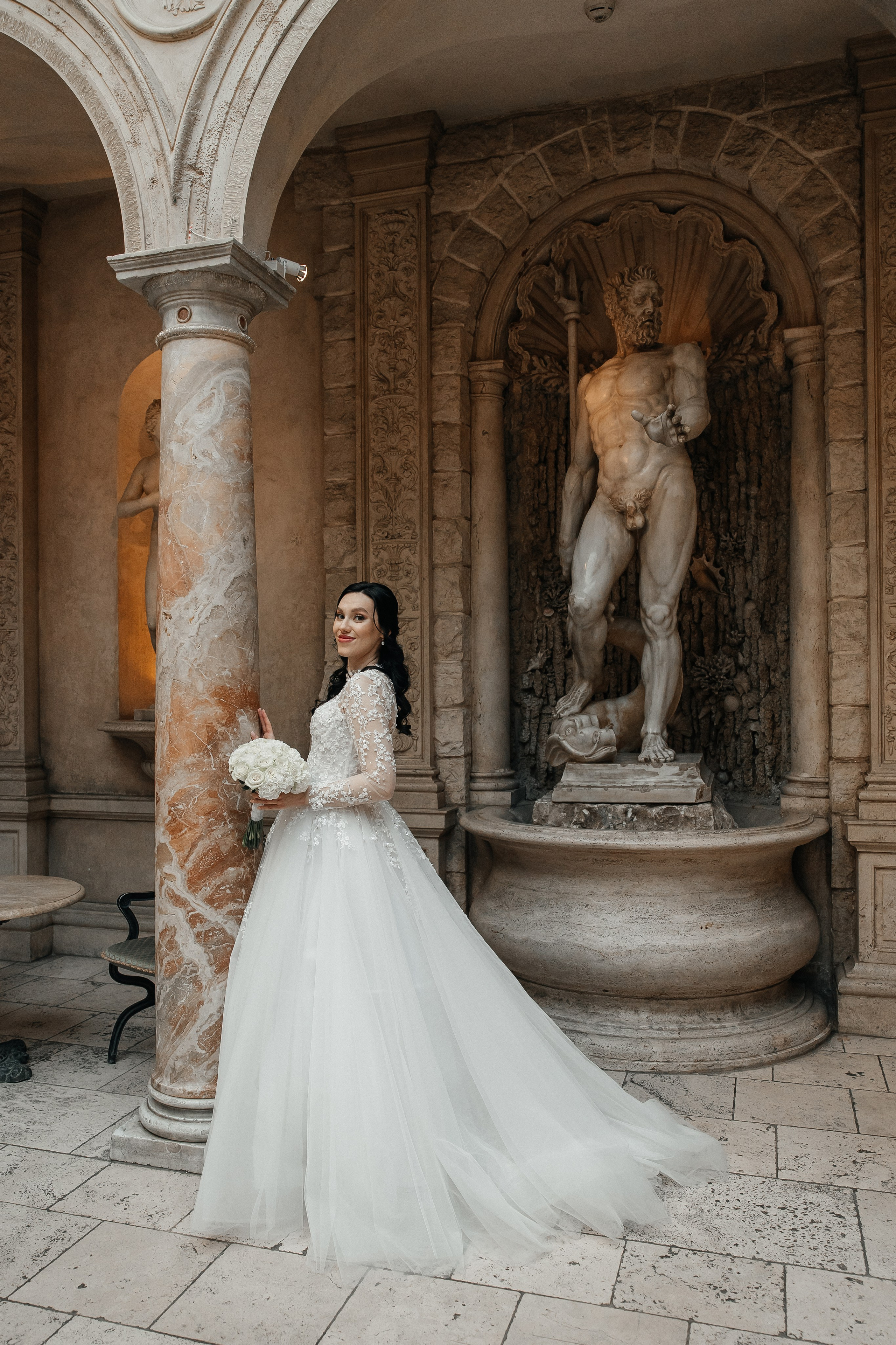 Свадебная фотосессия в ресторане Турандот. Свадебный фотограф в Москве Дарья Олендарёва