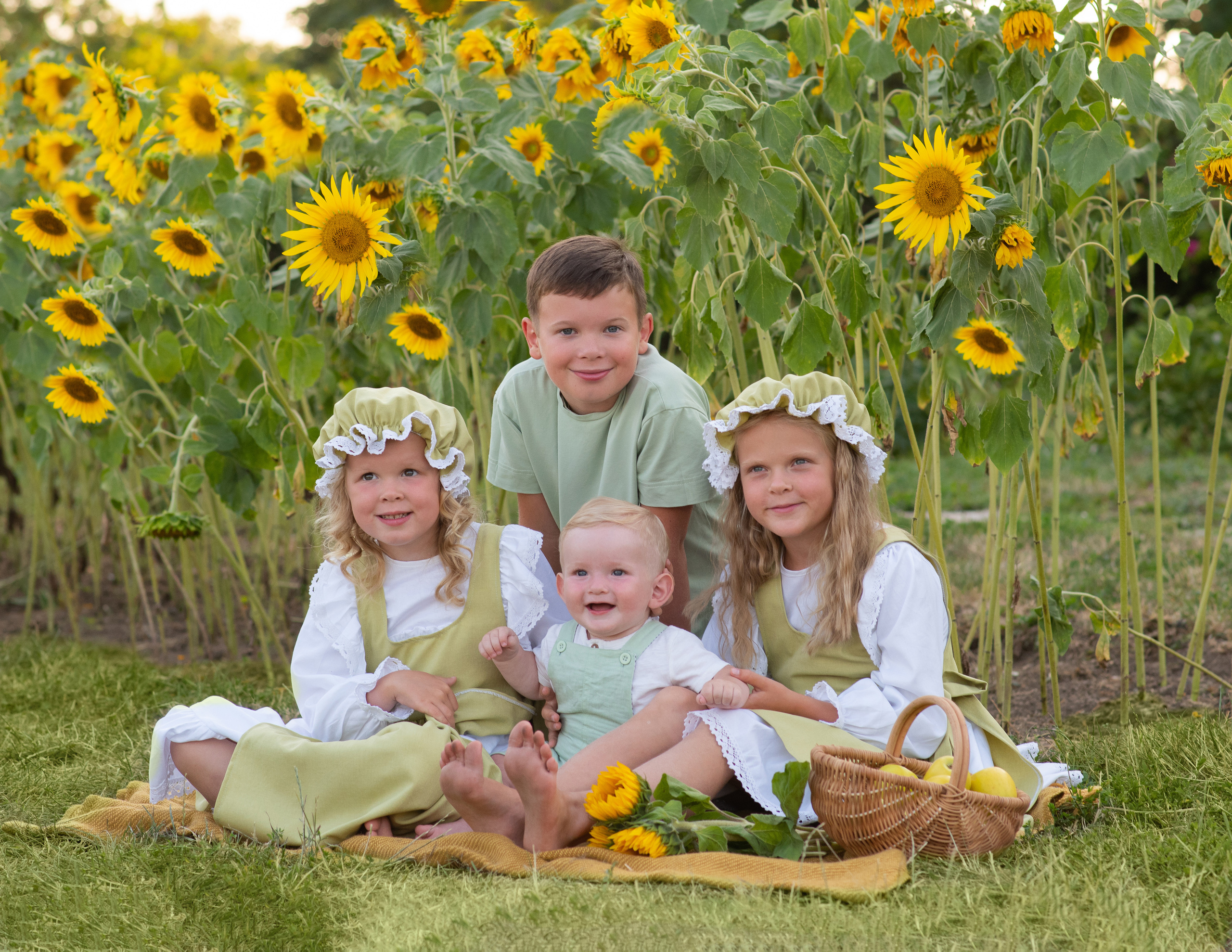 Семейная фотосессия в студии в Москве, семейный фотограф Анна Полушина. Свадебный фотограф в Москве Анна Полушина