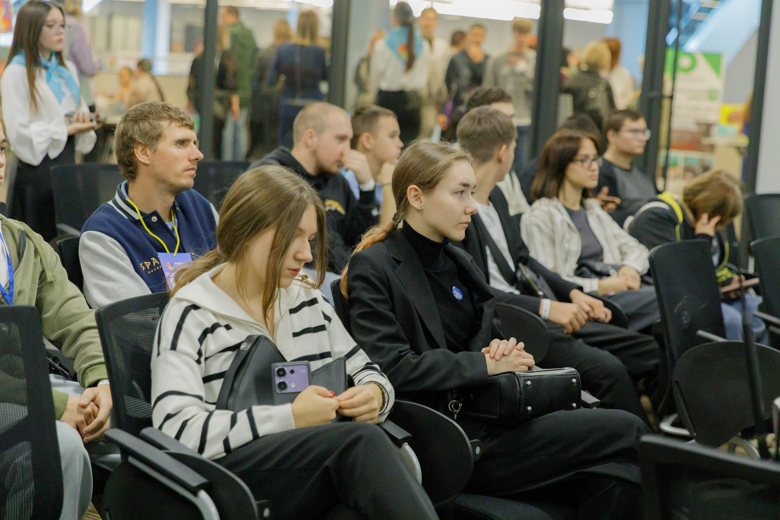 Семинары в рамках фестиваля беспилотных летательный аппаратов. Экспоцентр. Репортажный фотограф в Новосибирске Алена Помазунова