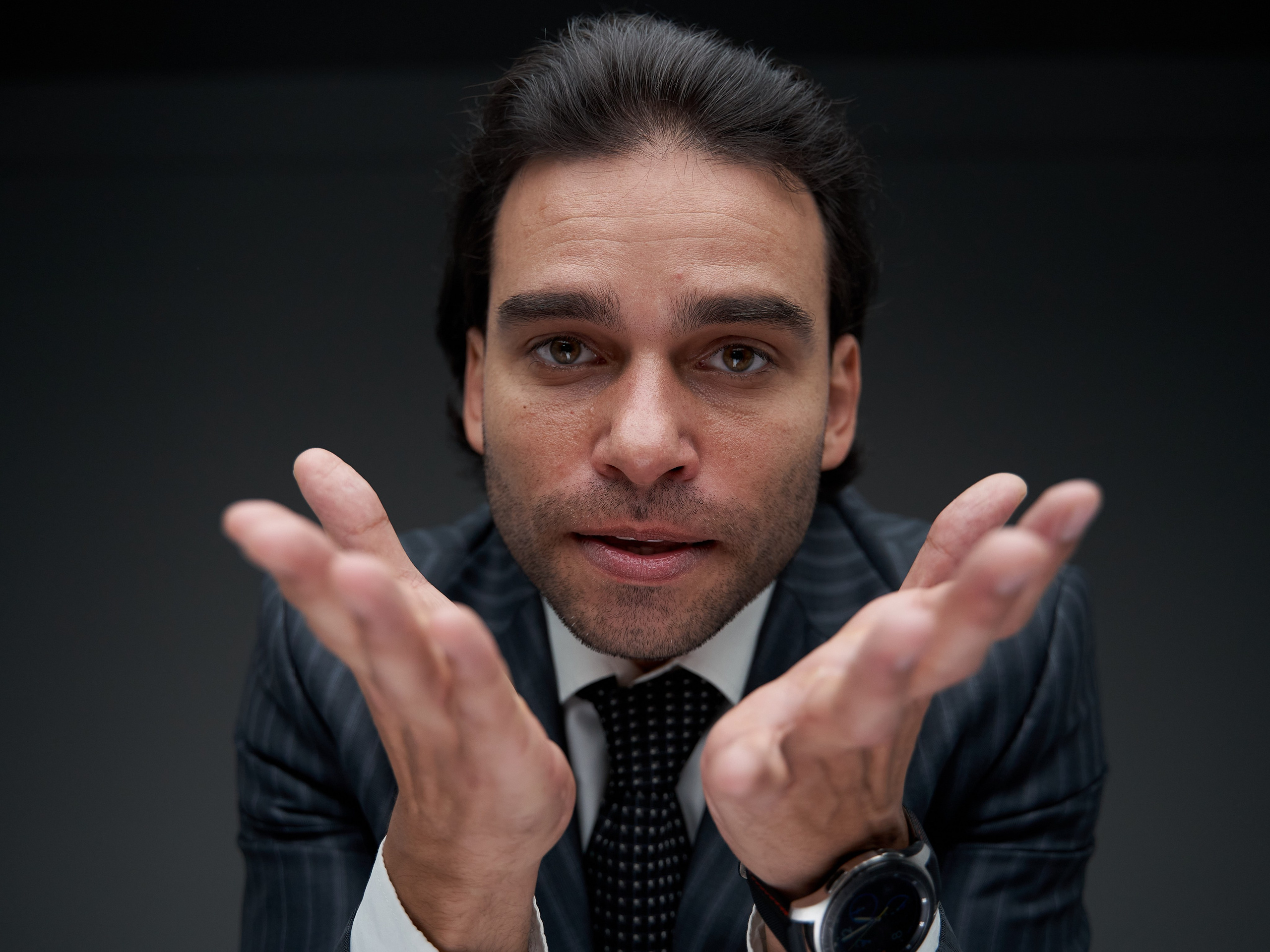 Актёр кино, артист мюзиклов, ведущий мероприятий, ведущий свадеб, дед Мороз — всё это Святослав Ставцев