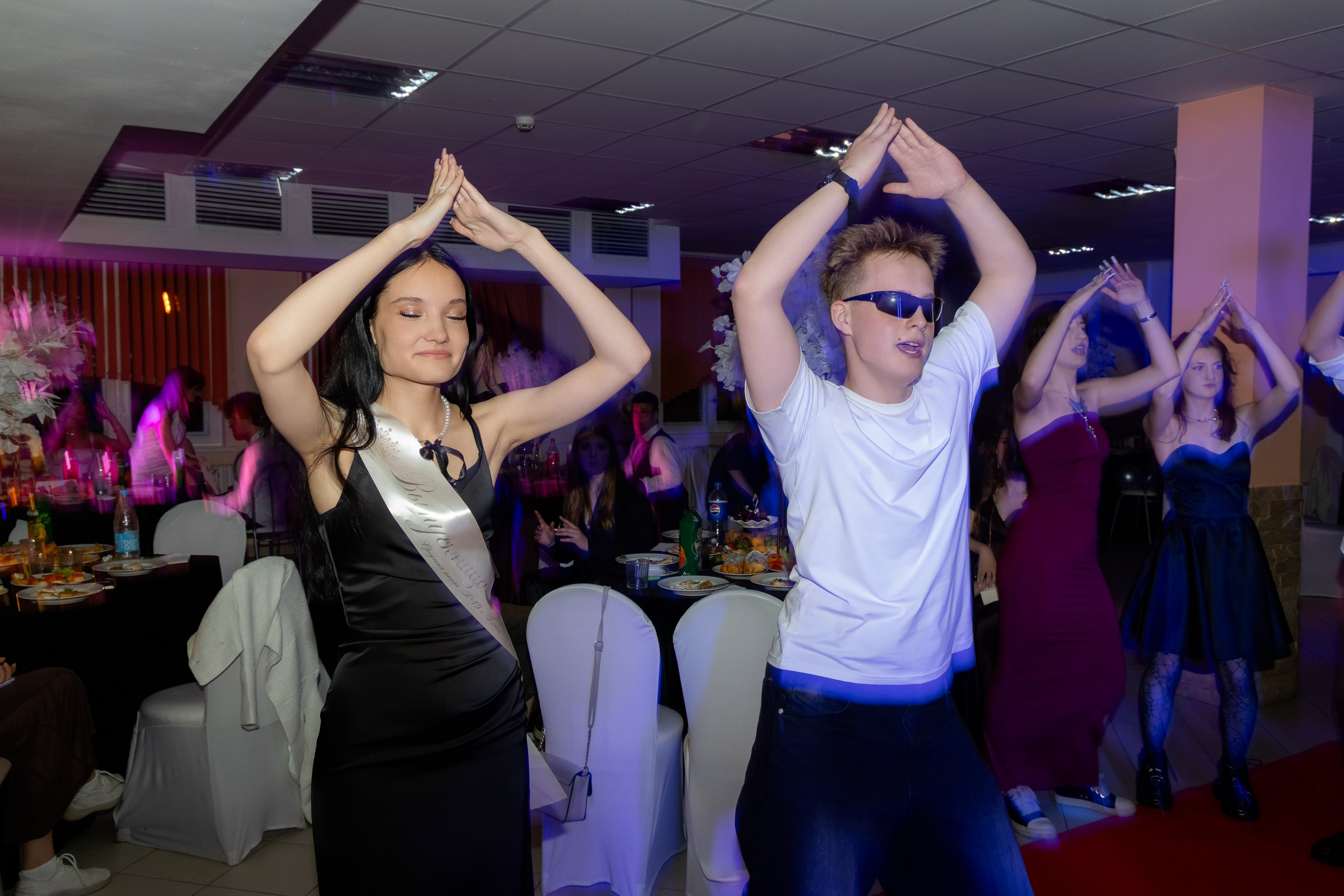 Школьный выпускной 2025 год в Минске, Беларуси. Свадебный фотограф в Минске/Беларуси Сергей Спиридонов