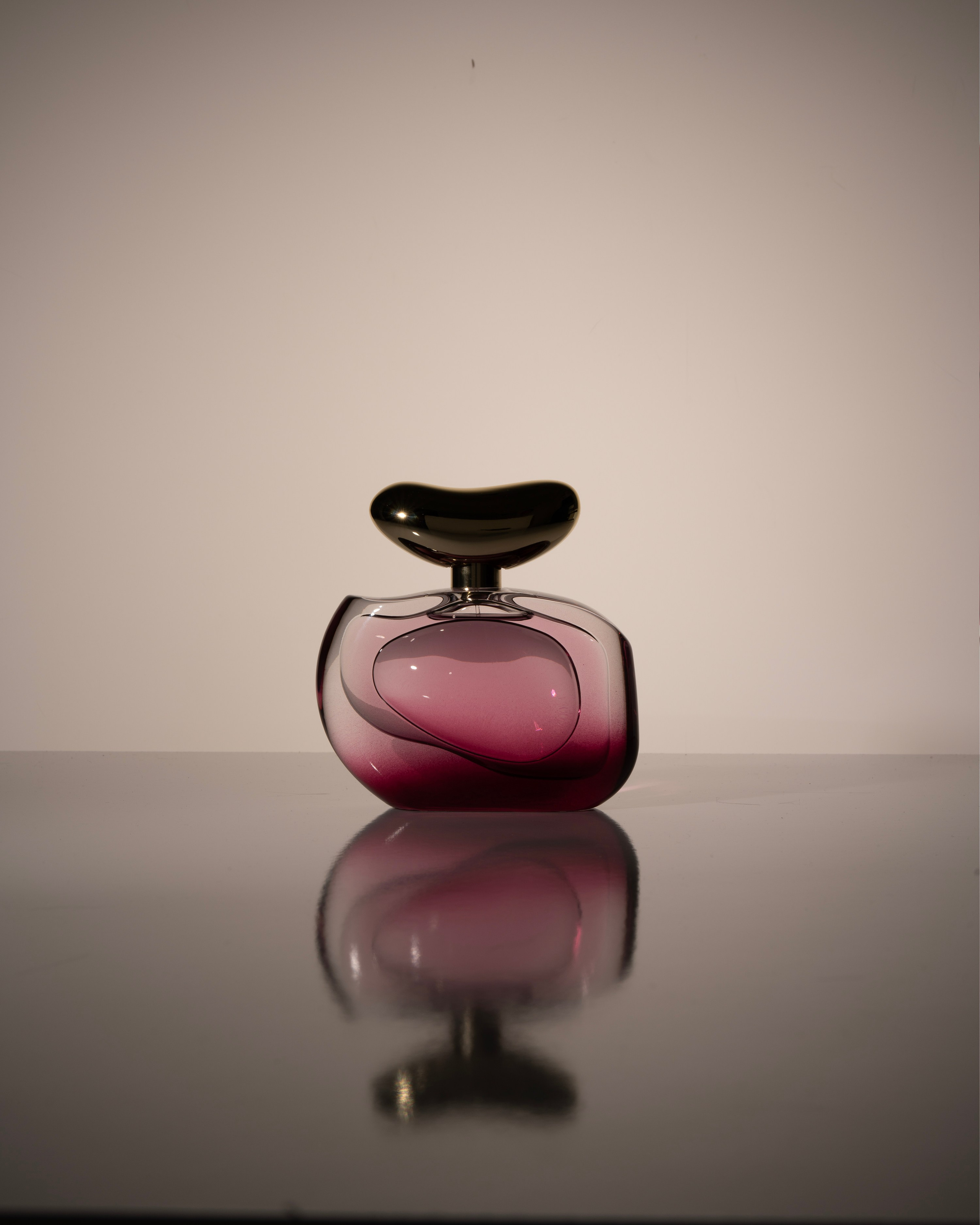 Профессиональная ретушь в короткие сроки. Бьюти- и портретный фотограф в Москве Полли Максимова. Создаю съёмки и делаю ретушь для брендов косметики и рекламы