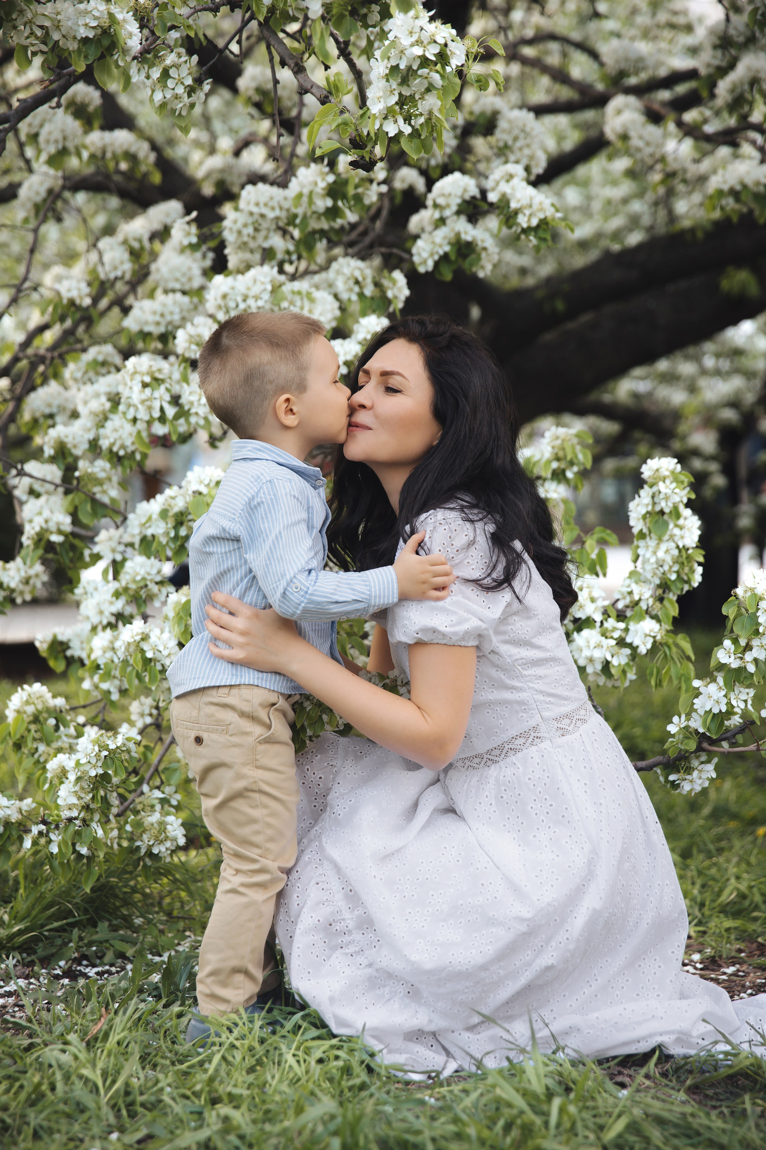 Цветение мать и сын. Свадебный и семейный фотограф Москва и Московская область