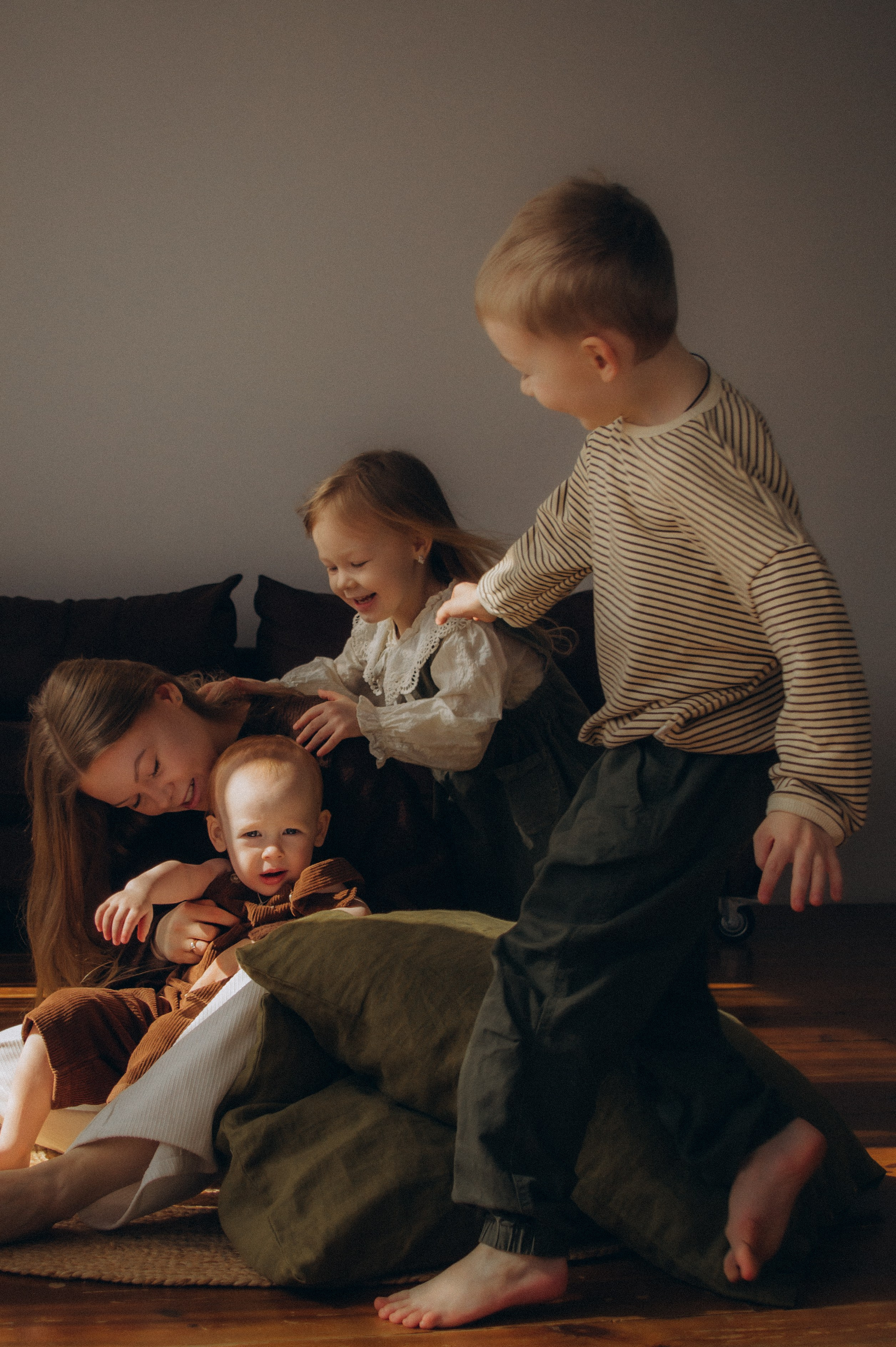 Любовь в воздухе. Семейная фотосессия в студии. Юлия Левада Семейный и женский фотограф